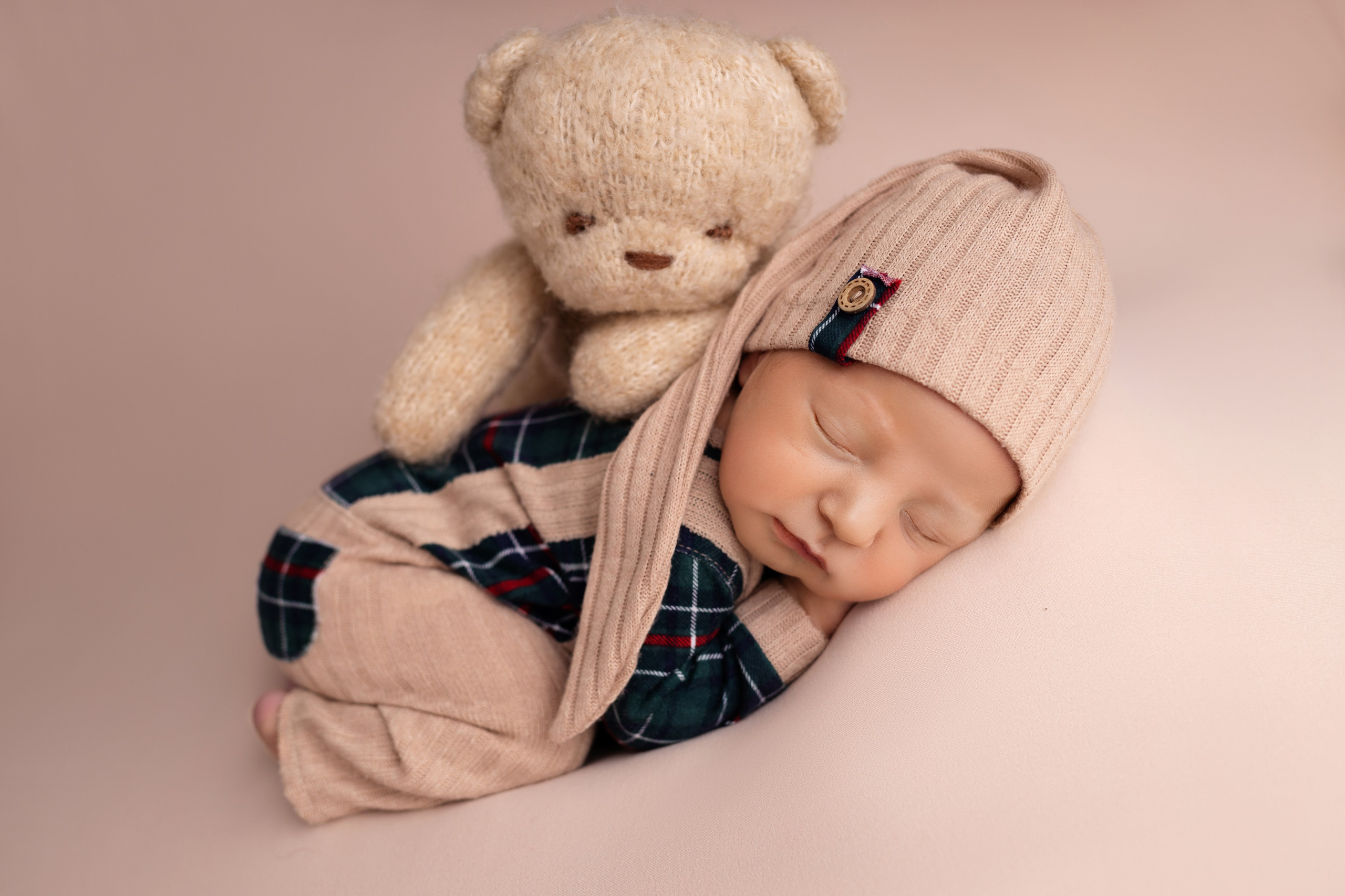 Классическая фотосессия малыша. Фотограф новорожденных малышей в Омске и Омской области Эльвира Камаева