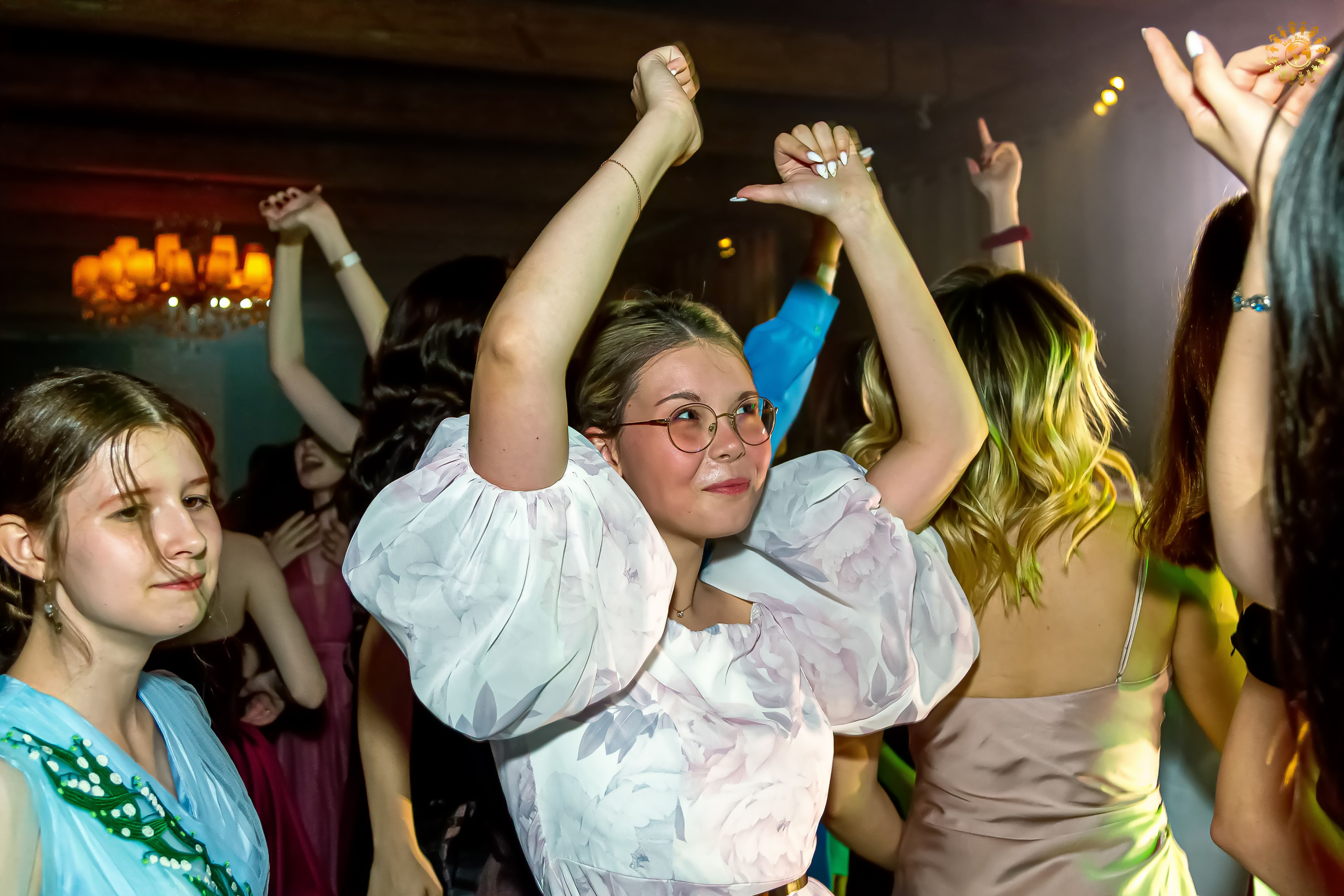 Выпускной 2023 (11-е классы) клуб «Джаггер», Москва. Репортажная съемка в Москве и области. Анималистика