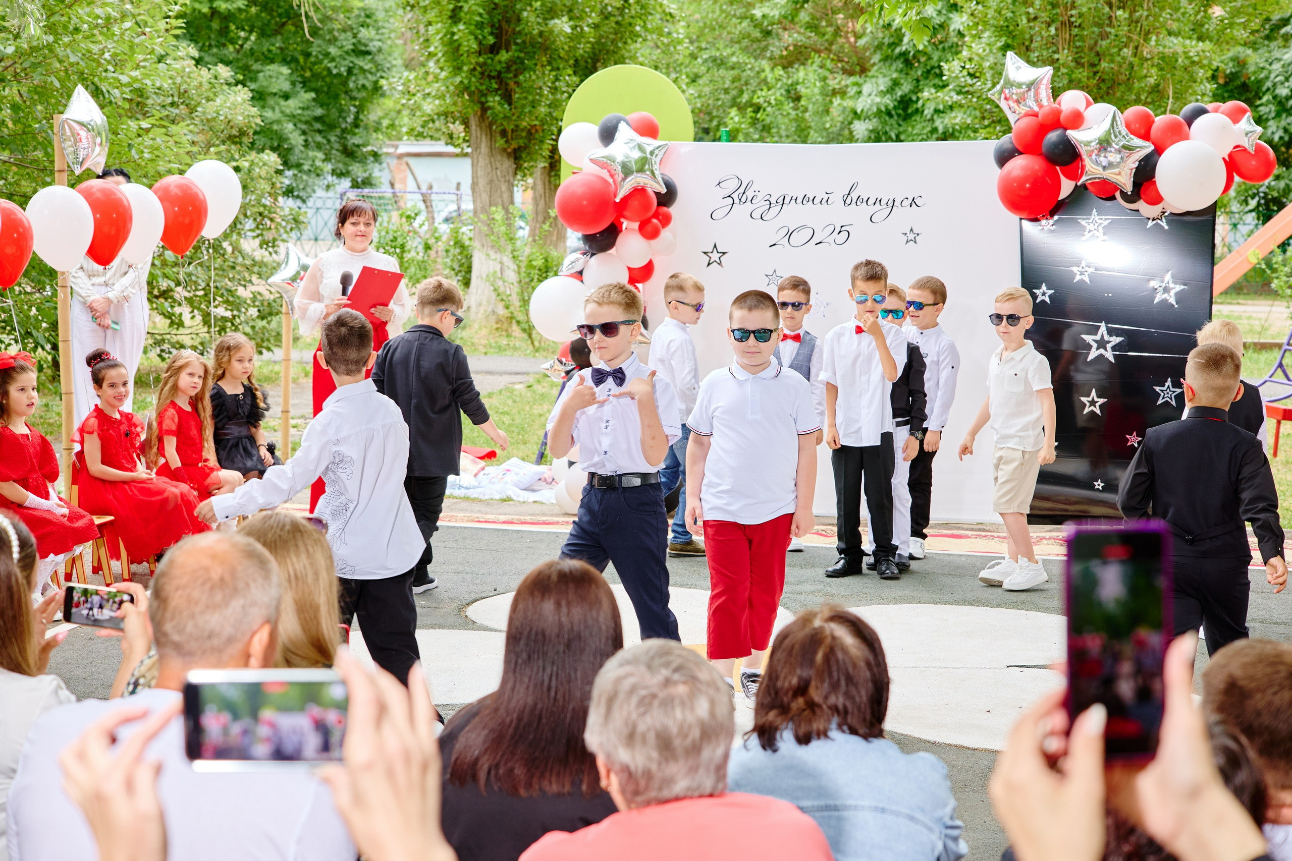 Выпускной 45 сад. Фотограф Выпускные альбомы Таганрог Сергей Коробченко