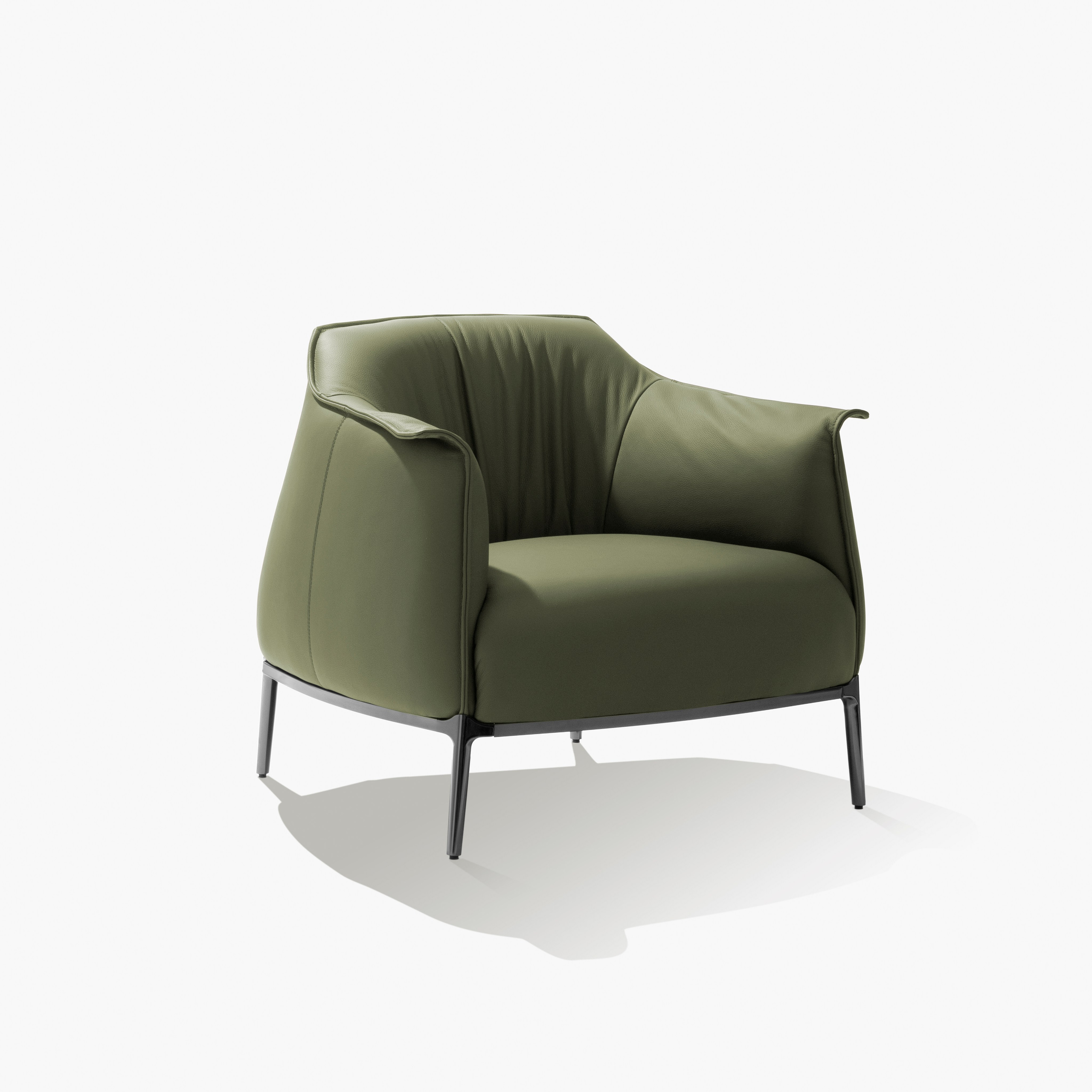 кожаное кресло на белом фоне 