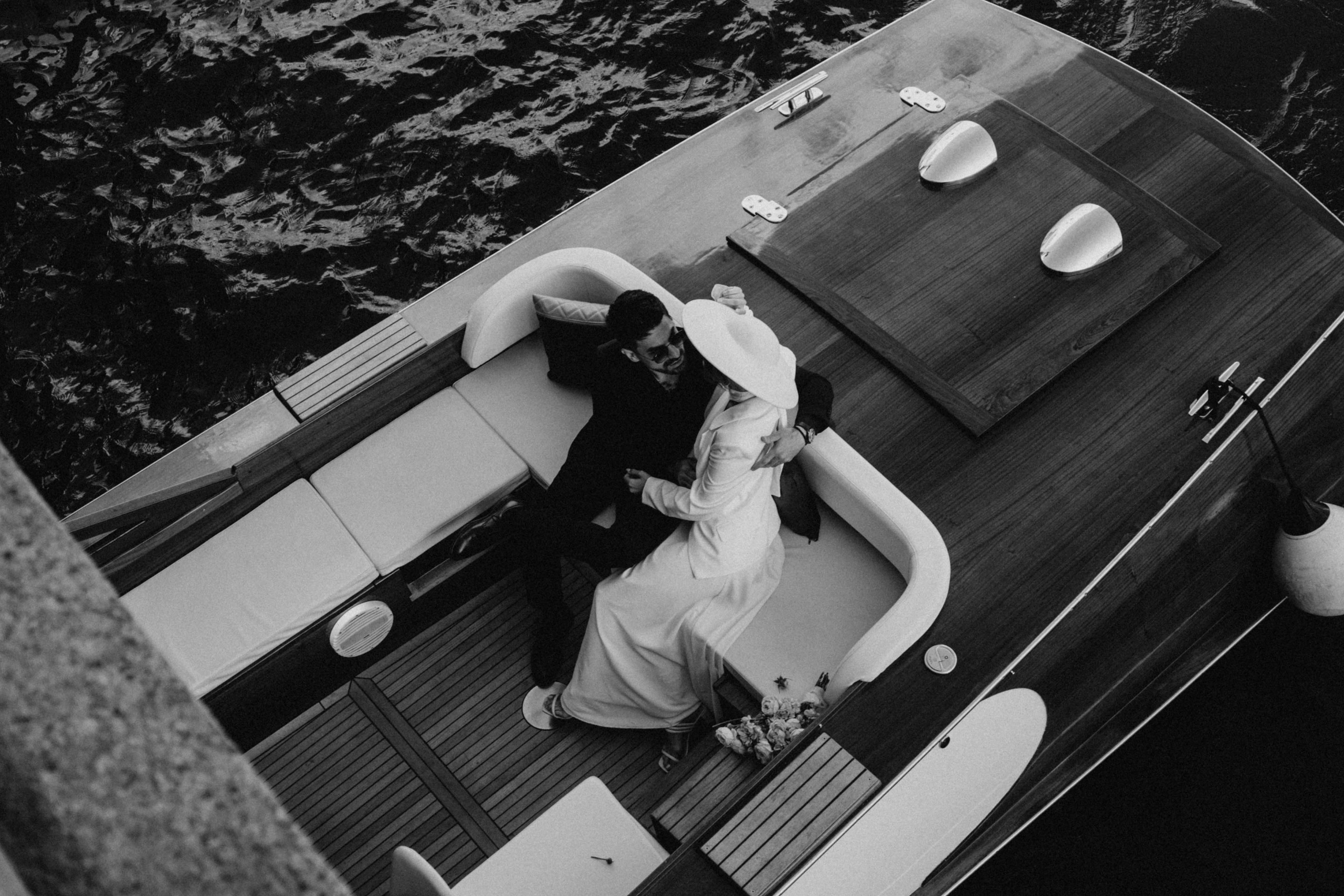 СВАДЕНБНАЯ СЬЕМКА НА КАТЕРЕ ПО КАНАЛАМ САНКТ-ПЕТЕРБУРГА И В АКВАТОРИИ НЕВЫ. Профессиональный фотограф, Санкт-Петербург — Виктория Богомолова