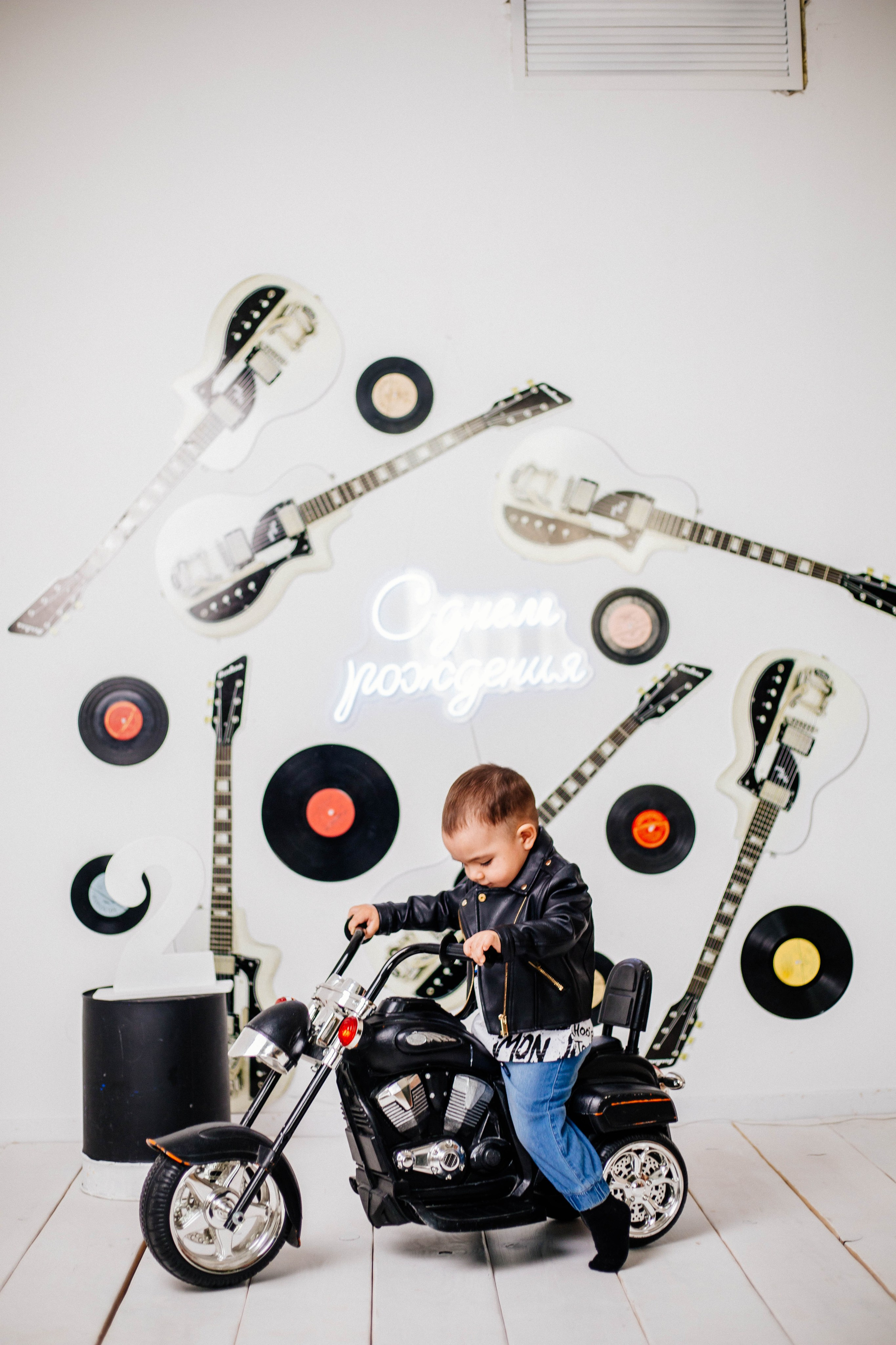 Лев с семьей. Рыжова Тамара