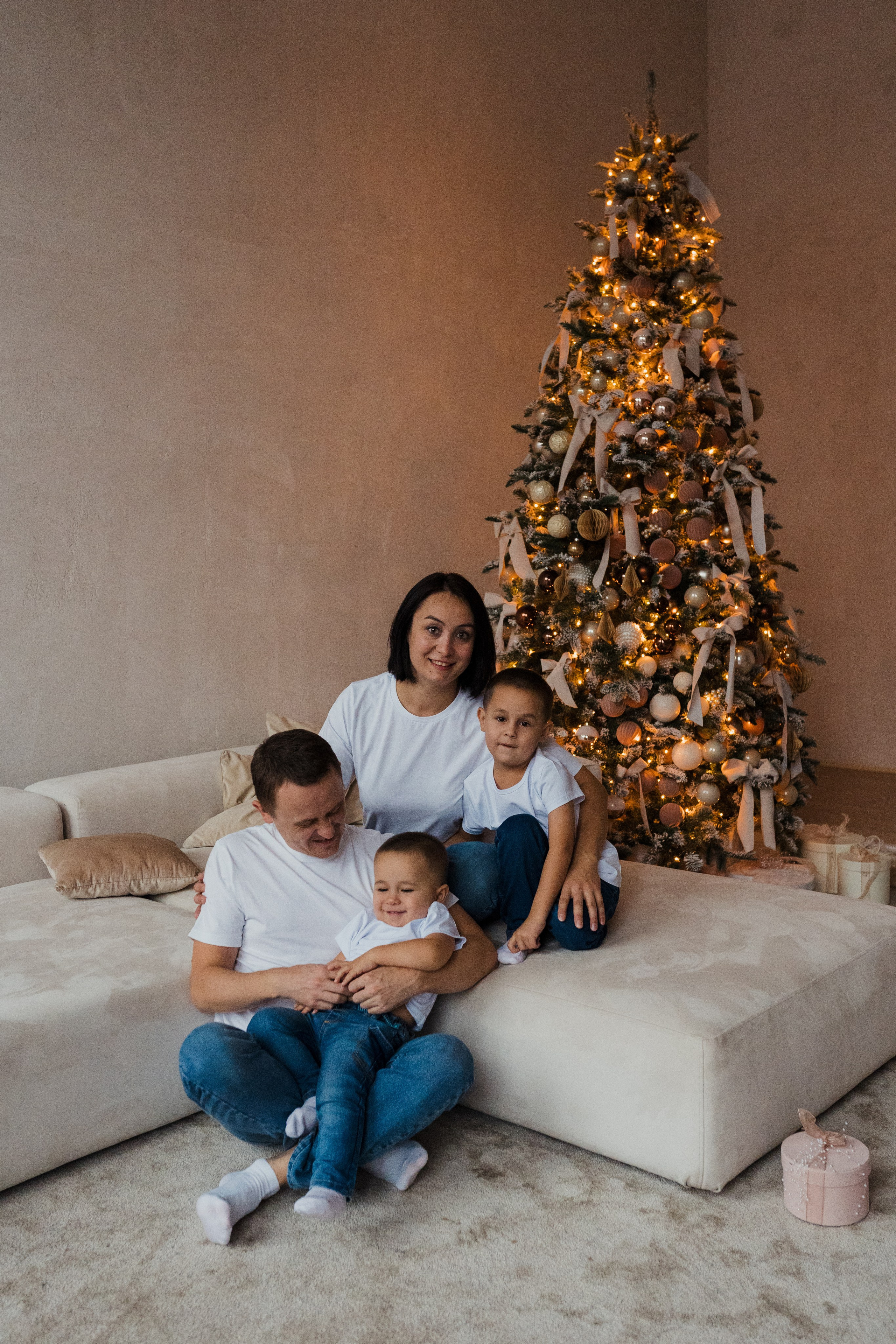 Семейная фотосессия в студии в Москве, семейный фотограф Анна Полушина. Свадебный фотограф в Москве Анна Полушина