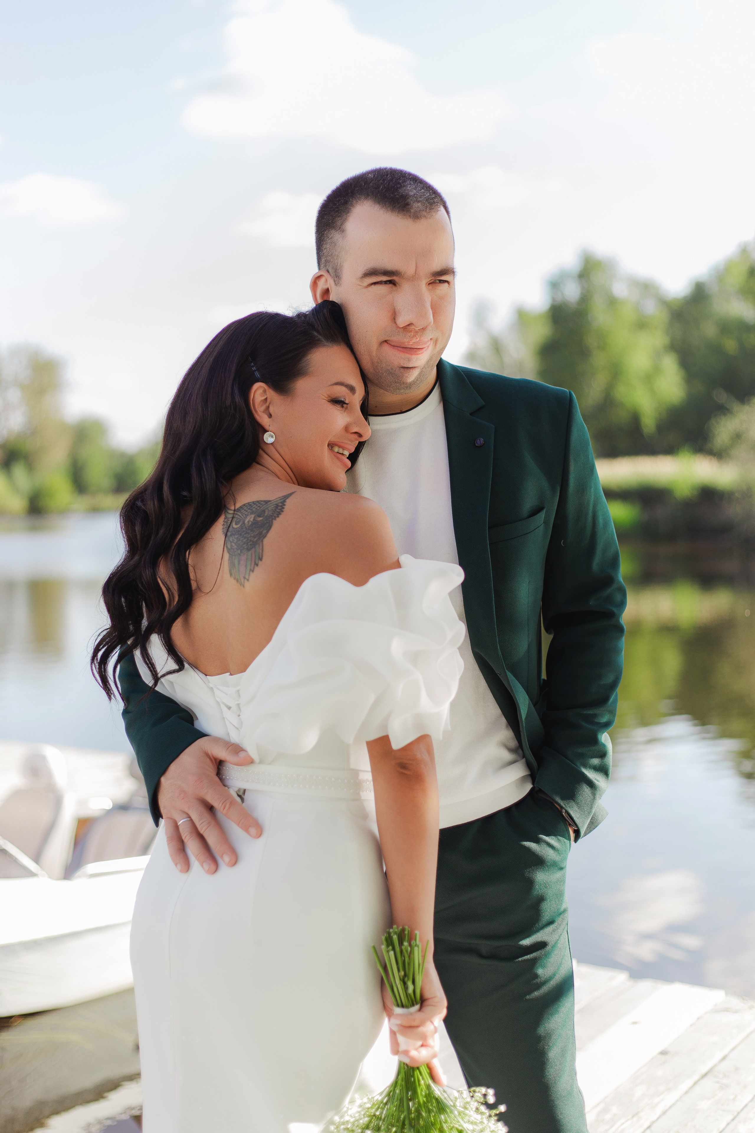 фотография молодоженов на причале