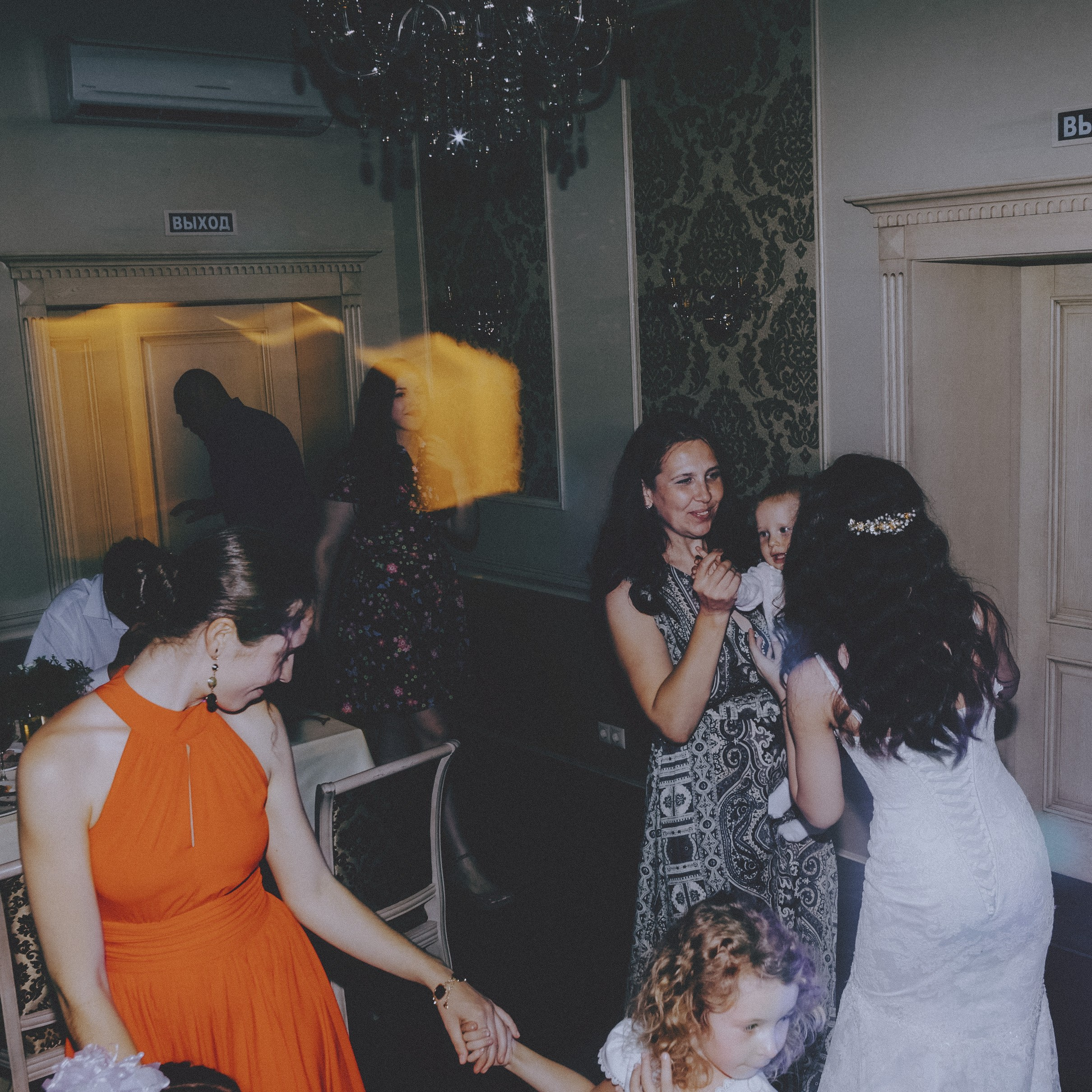 Солнце, яблоки и лодка. Фотограф Серафим Крюков