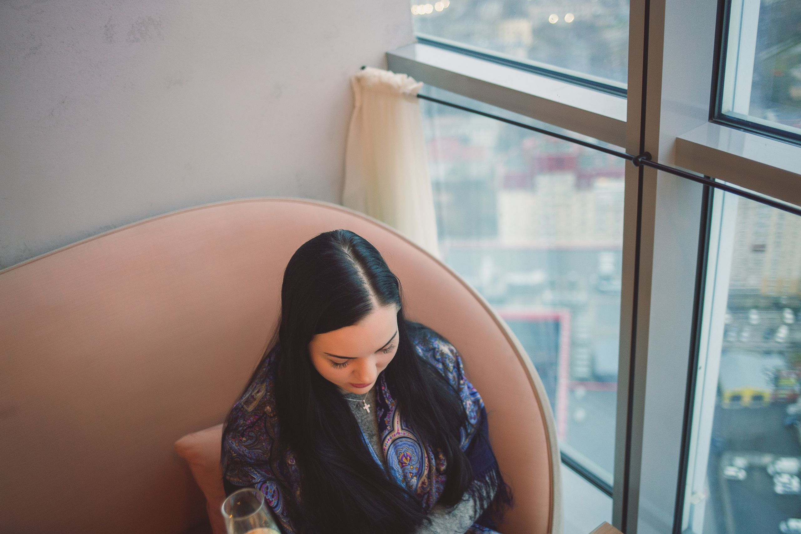 Фотосессия девушки в ресторане 41 этаж в Санкт-Петербурге 