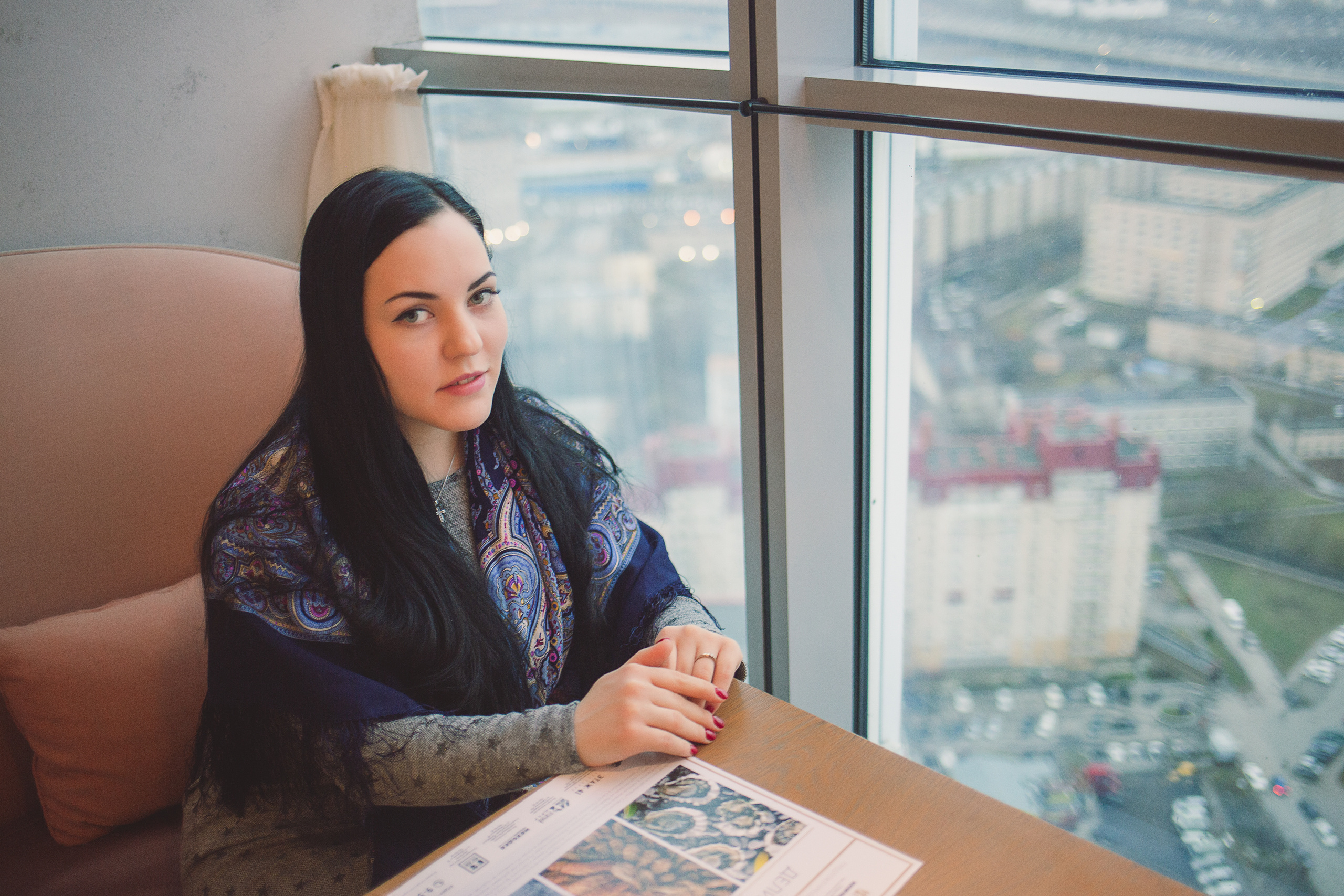 Фотосессия девушки в ресторане 41 этаж в Санкт-Петербурге 