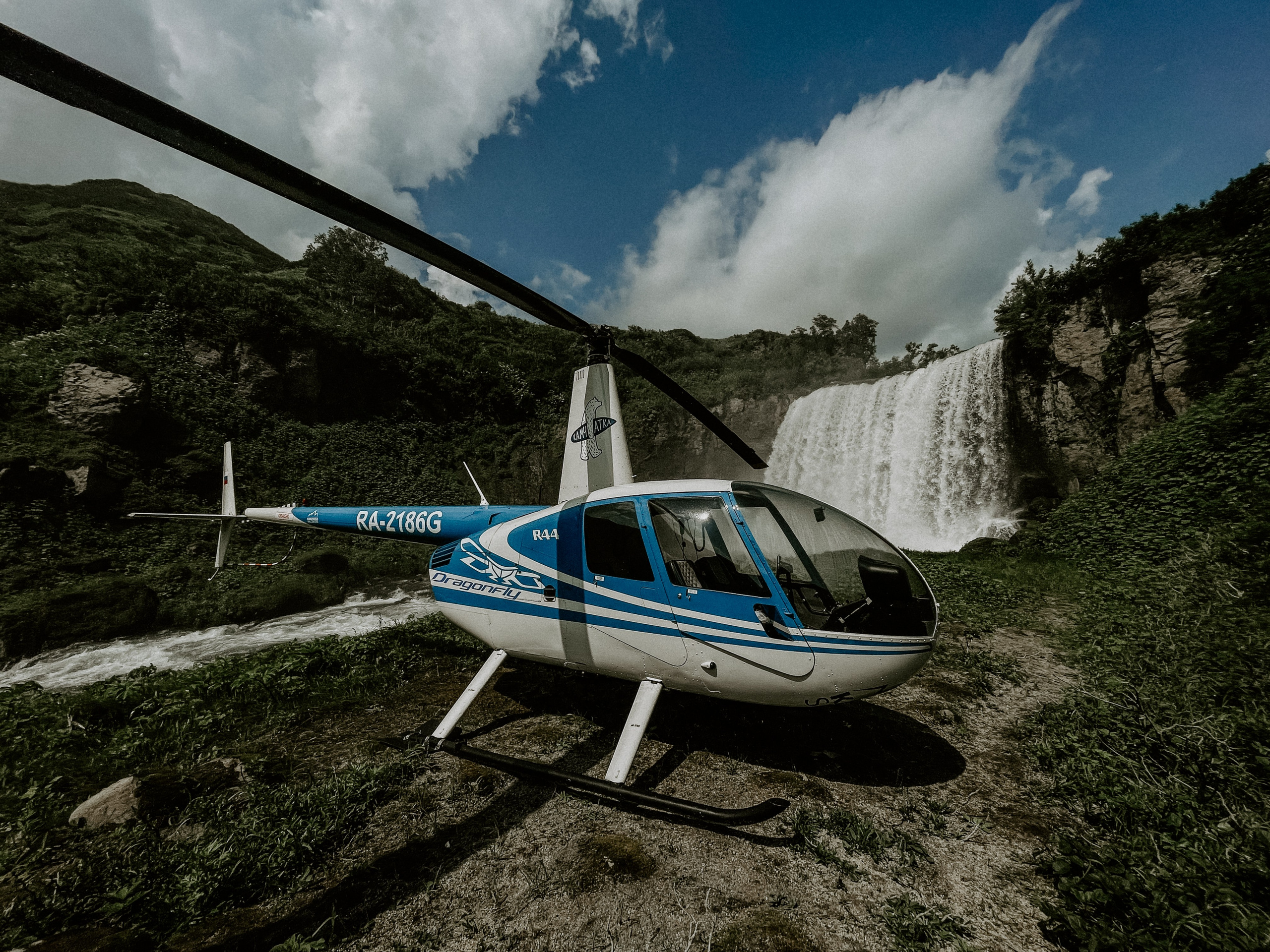 Ветролетный полет Вулкан Малый Семячик. Свадебное фото и видео на Камчатке. Туристические маршруты