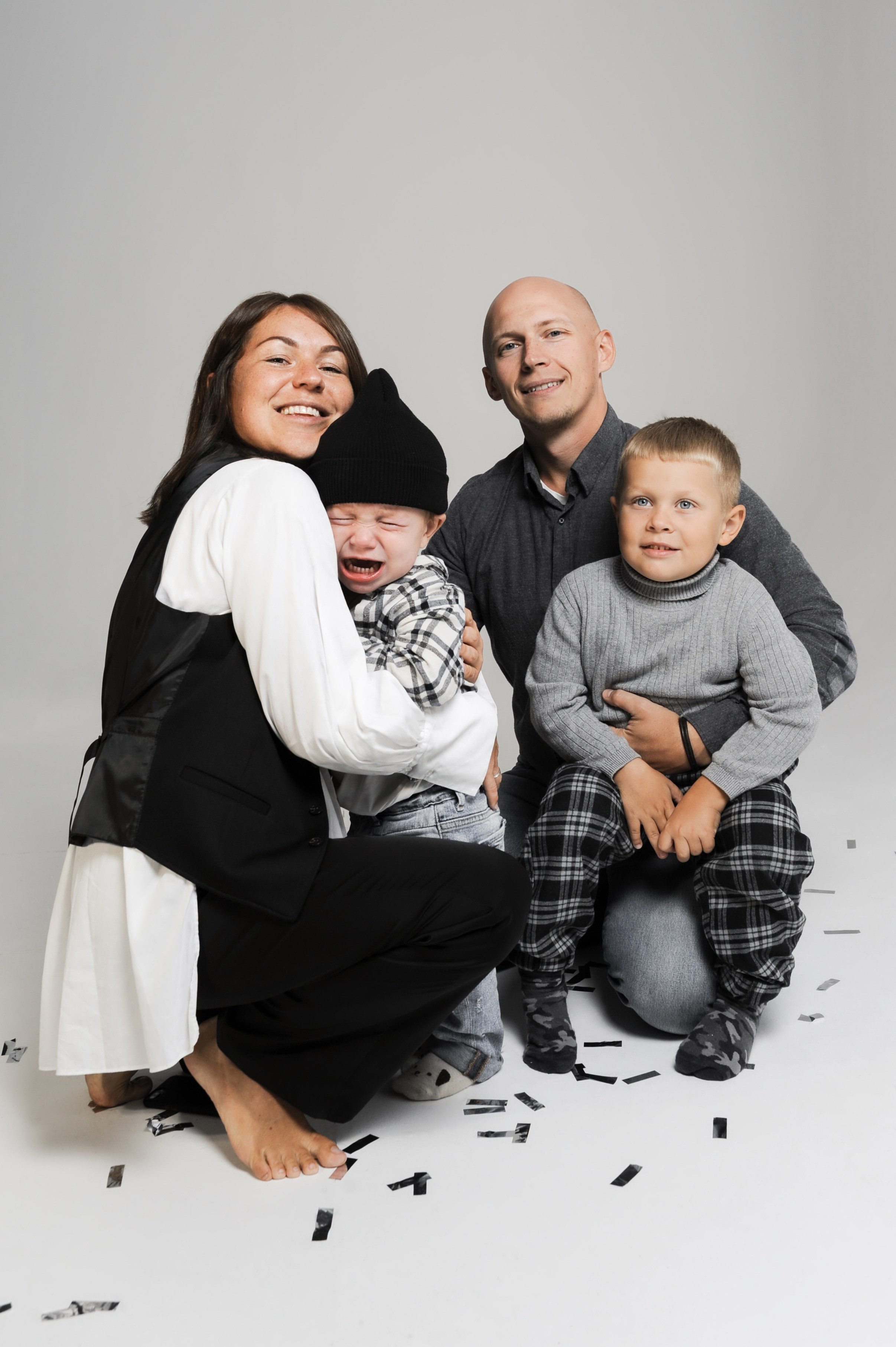 Минималистичная новогодняя семейная съемка. Фотограф в Екатеринбурге Артём Зайнетдинов