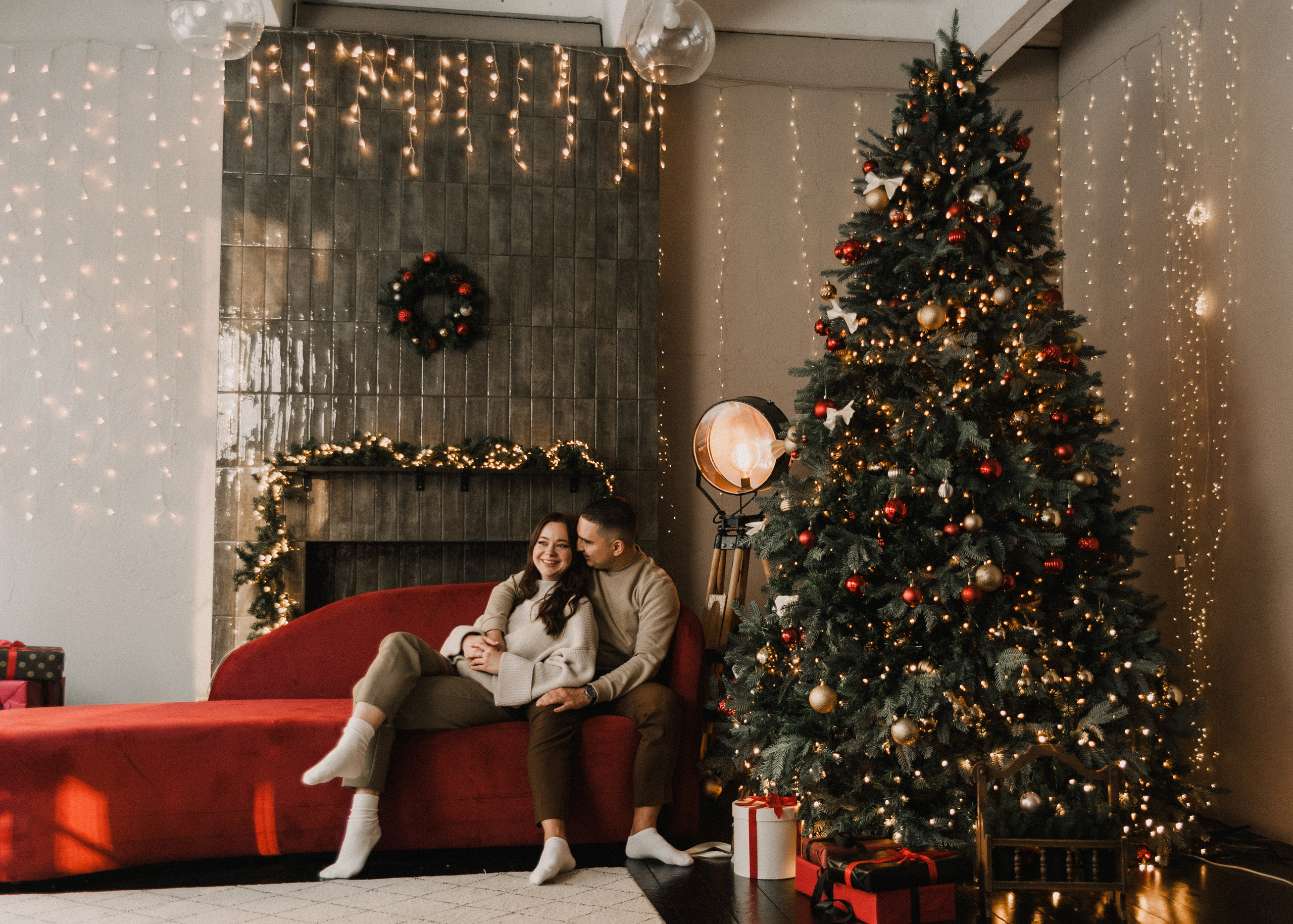 Новогодние фотостудии Екатеринбурга 2025. Фотограф в Екатеринбурге Артём Зайнетдинов