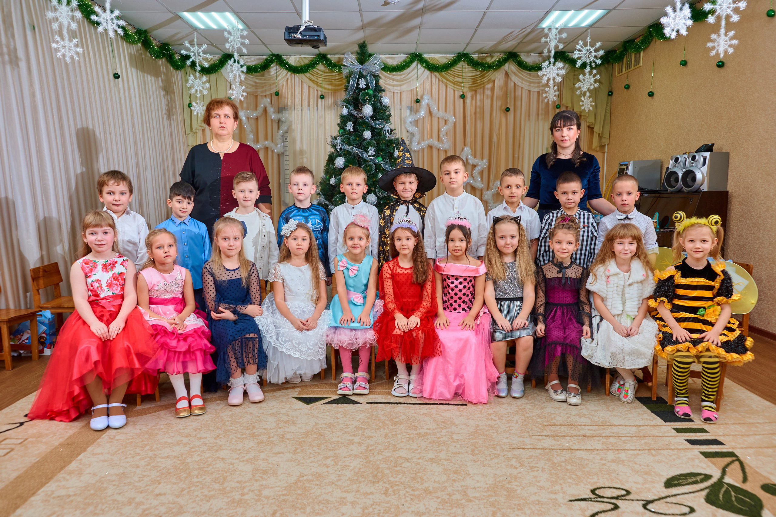 Новогодние утренники. Childrenfoto.ru