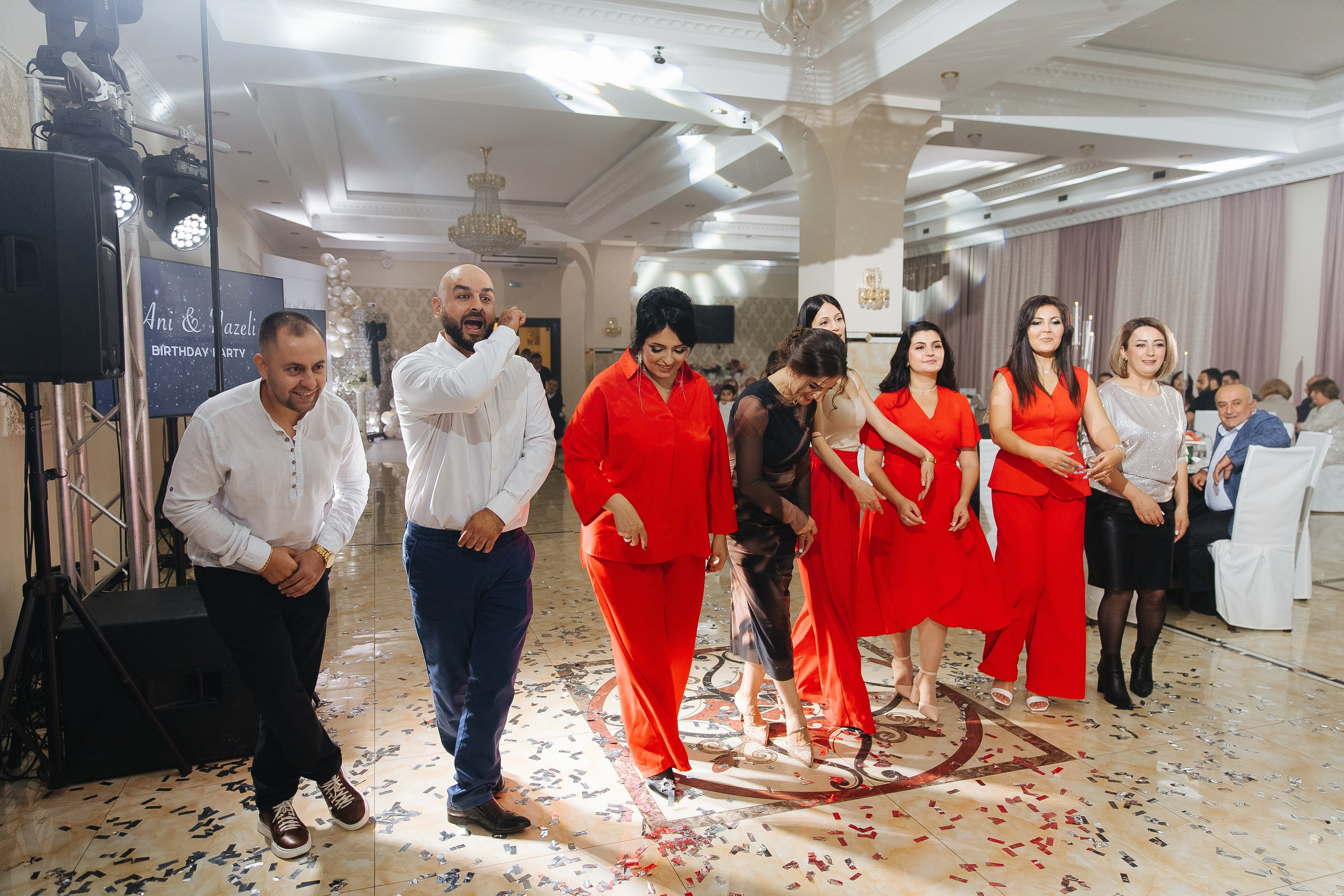 Ани и Назели. 35&5 День рождения, «Янтарь». Фотограф в Красноярске Надежда Воскресенская