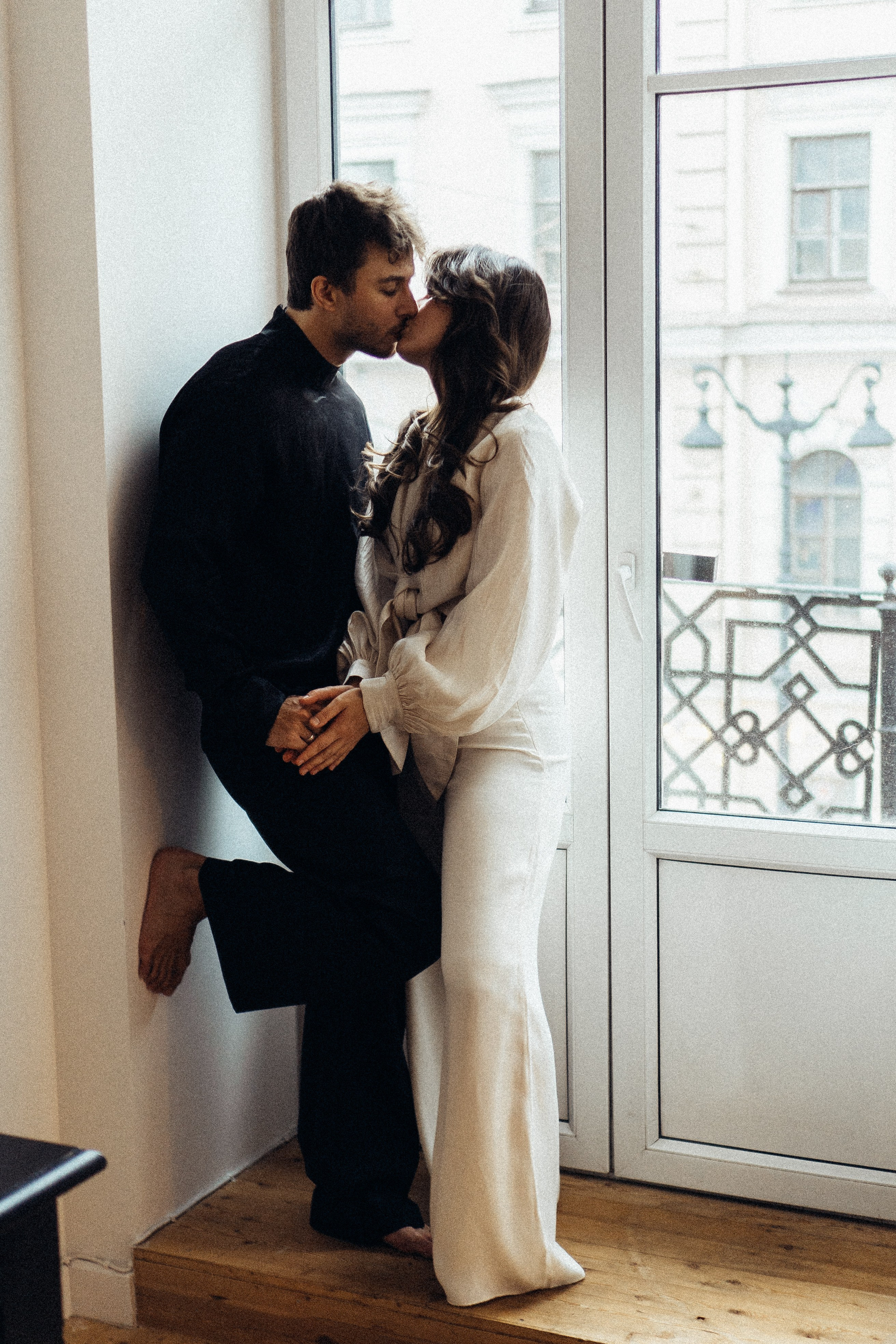 УТРО ЖЕНИХА И НЕВЕСТЫ В ПИТЕРСКОЙ КВАРТИРЕ И СЬЕМКА С СВАДЕБНЫХ ОБРАЗАХ. Профессиональный фотограф, Санкт-Петербург — Виктория Богомолова