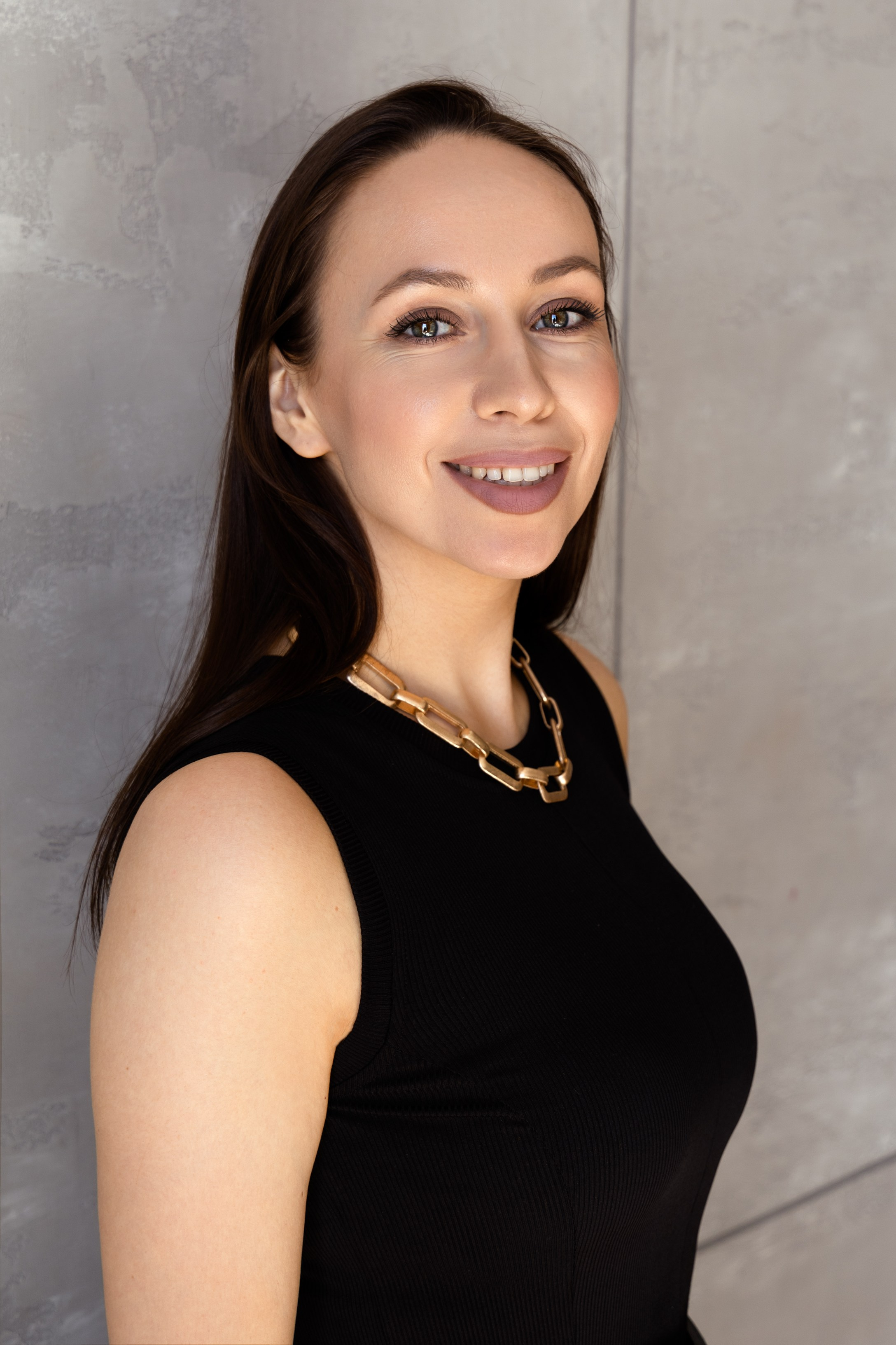 Стилист контент съемка, стильные кадры, фотосессия портрет, фотосъемка для соцсетей, визуал для бренда, фото одежды, контент фотограф спб 