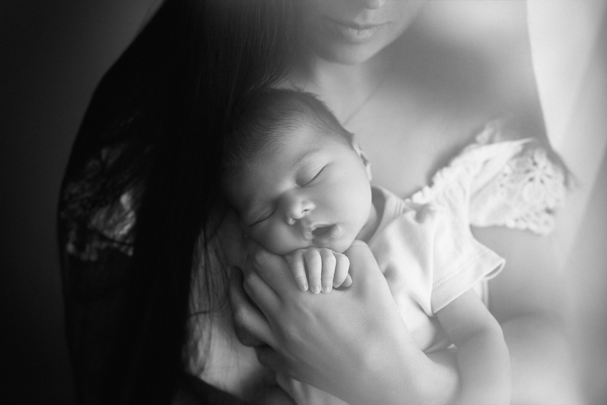 Семейная съёмка новорождённой малышки (в студии)