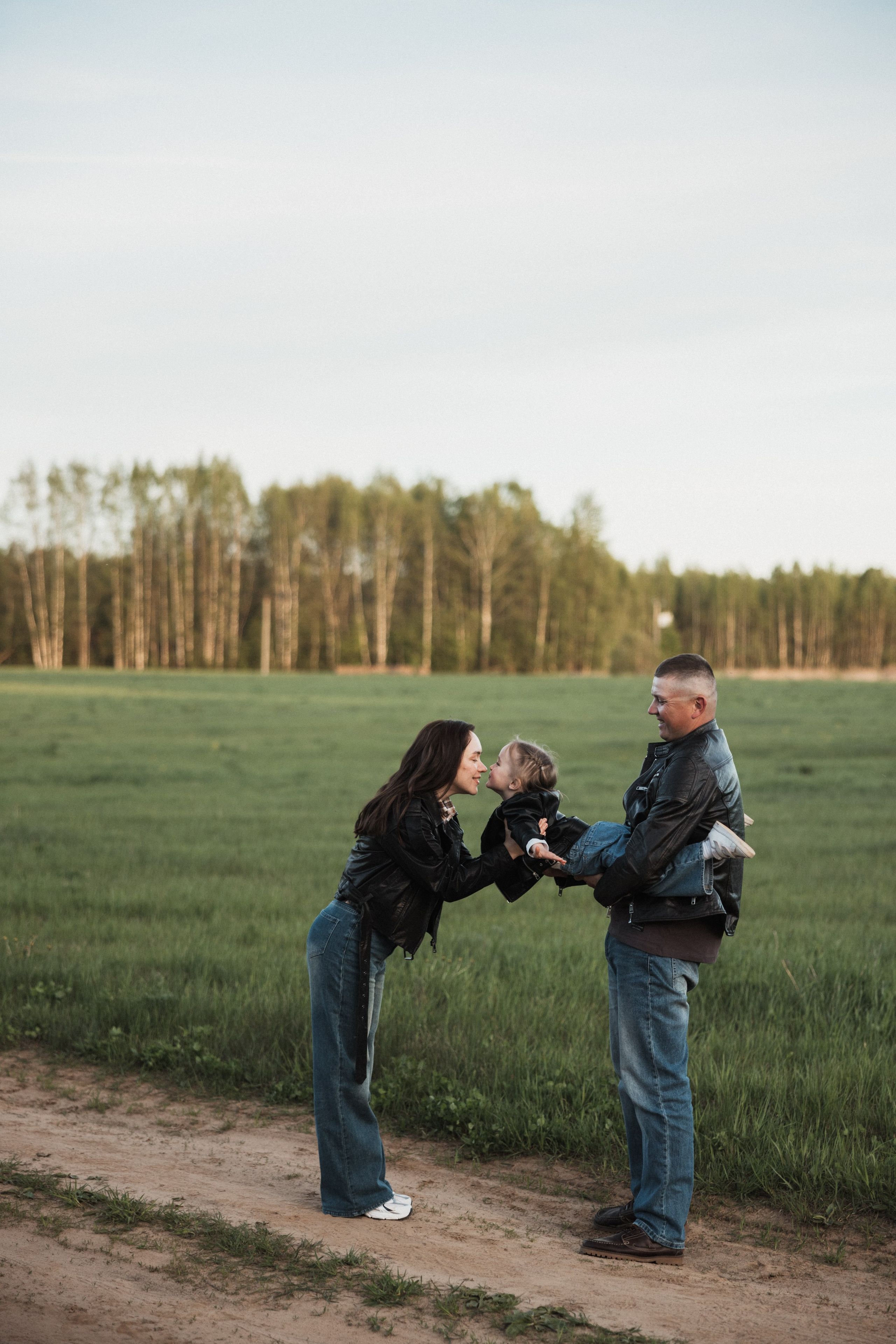 Семейная съёмка с ребенком и воздушным змеем