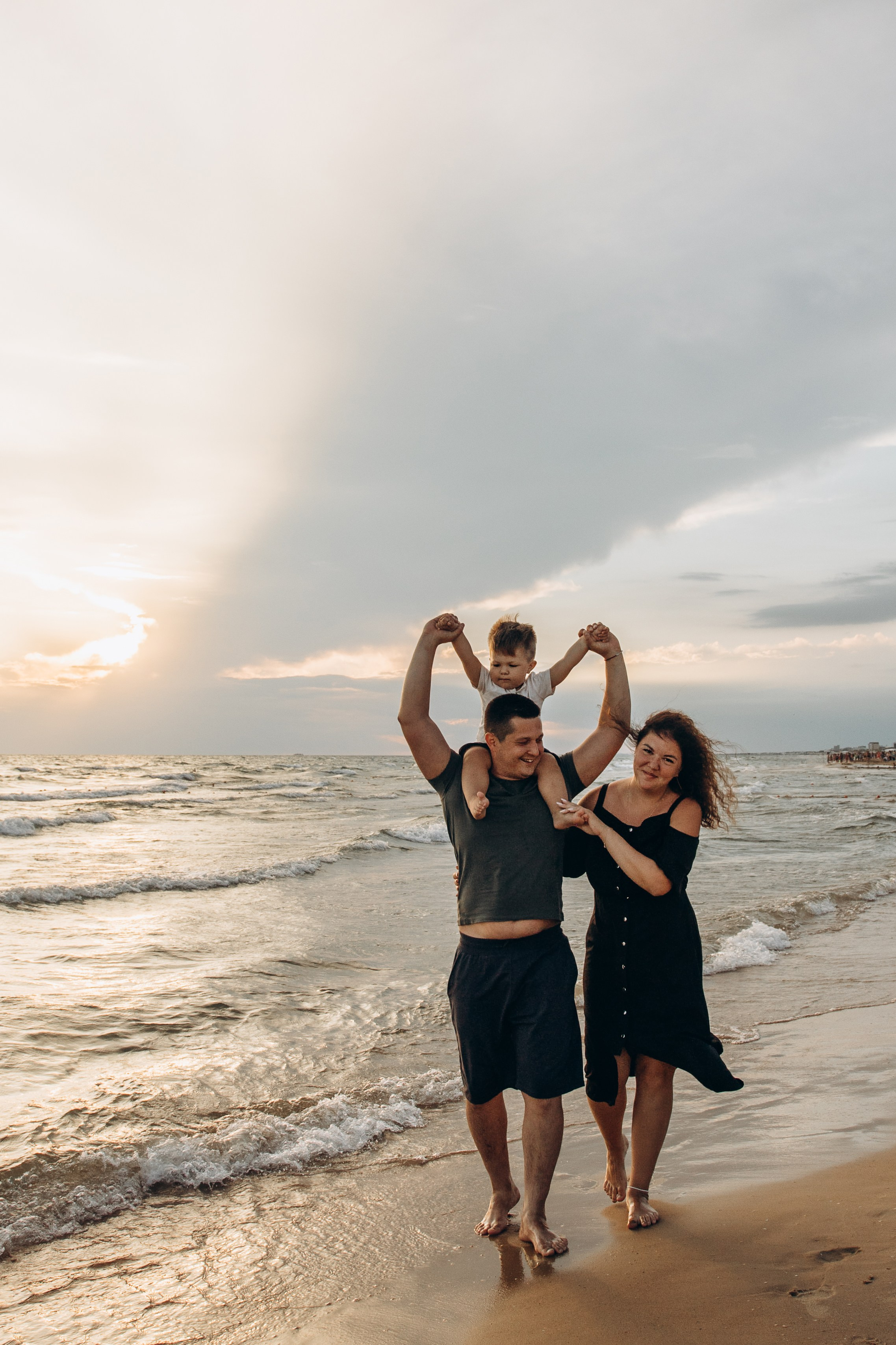 Михаил, Алена и Кирюша — встреча заката с любимыми. Семейный фотограф Новороссийск, Анапа, Геленджик — Юлия Давыдова