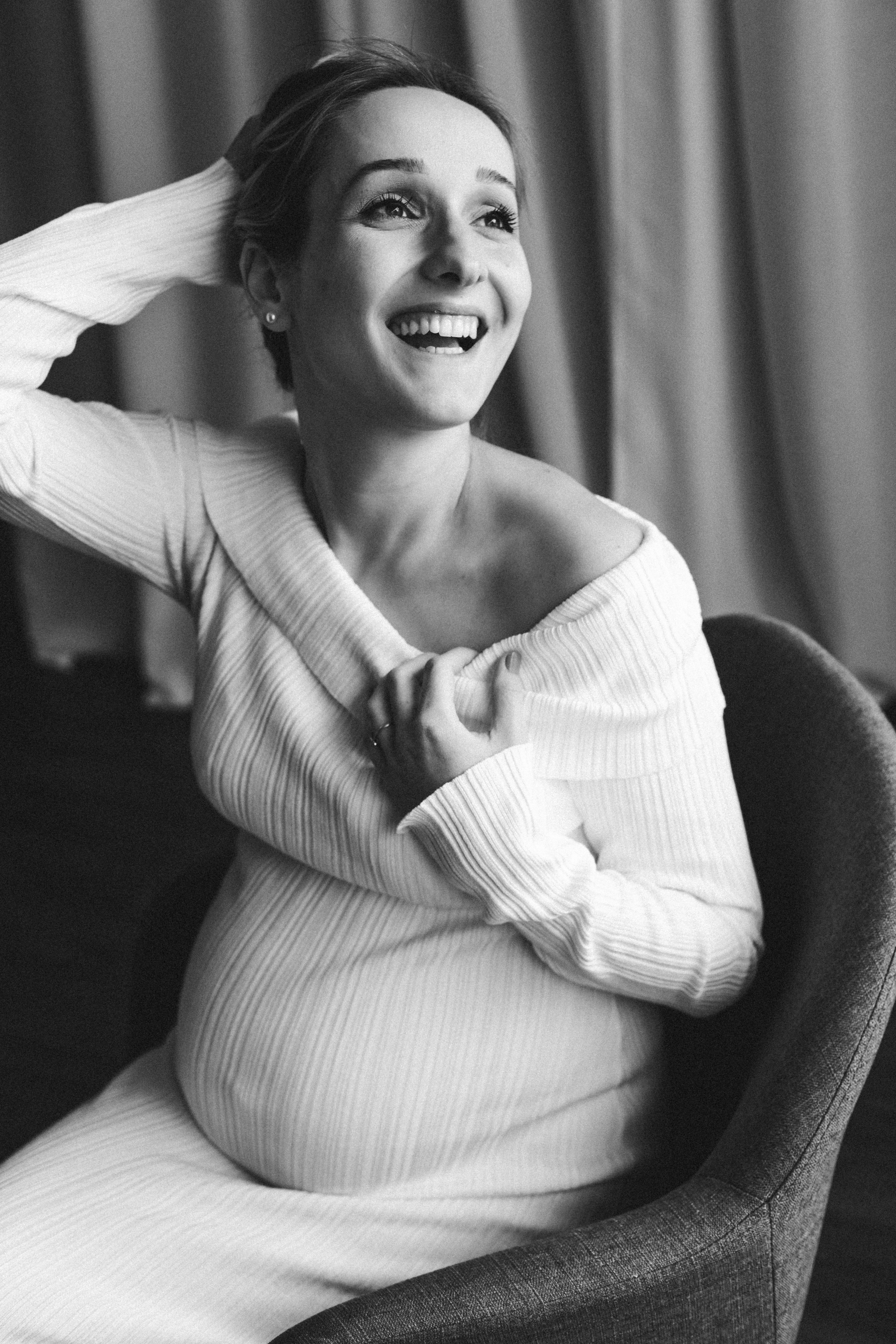 Babybauch-Shooting im Studio. Fotografin in Erlangen, Nürnberg und Umgebung