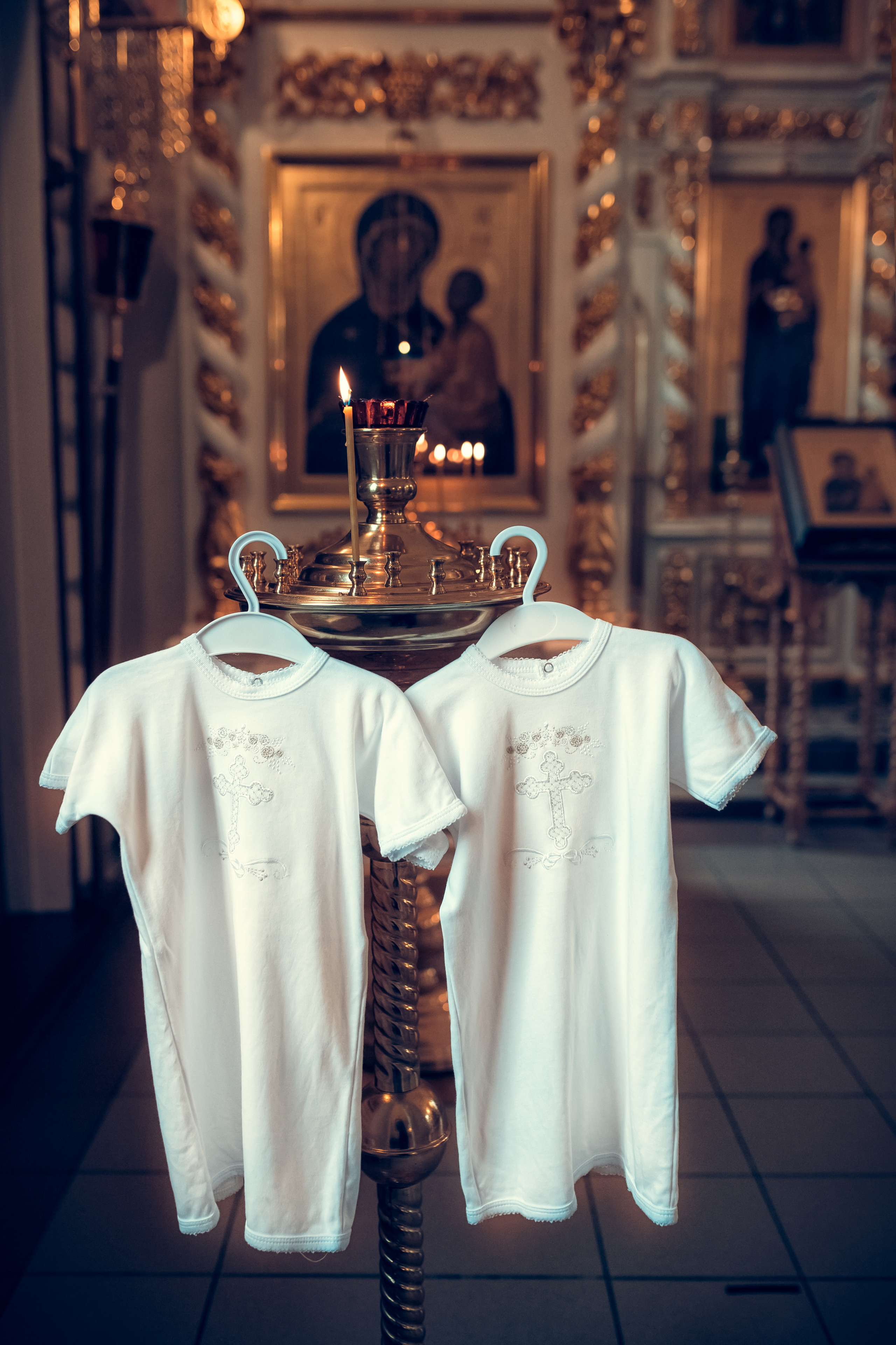 Крещение близнецов Артемия и Тимофея в храме Тихвинской иконы Божией Матери. Екатерина Крапивина фотограф церковных Таинств в Нижний Новгороде