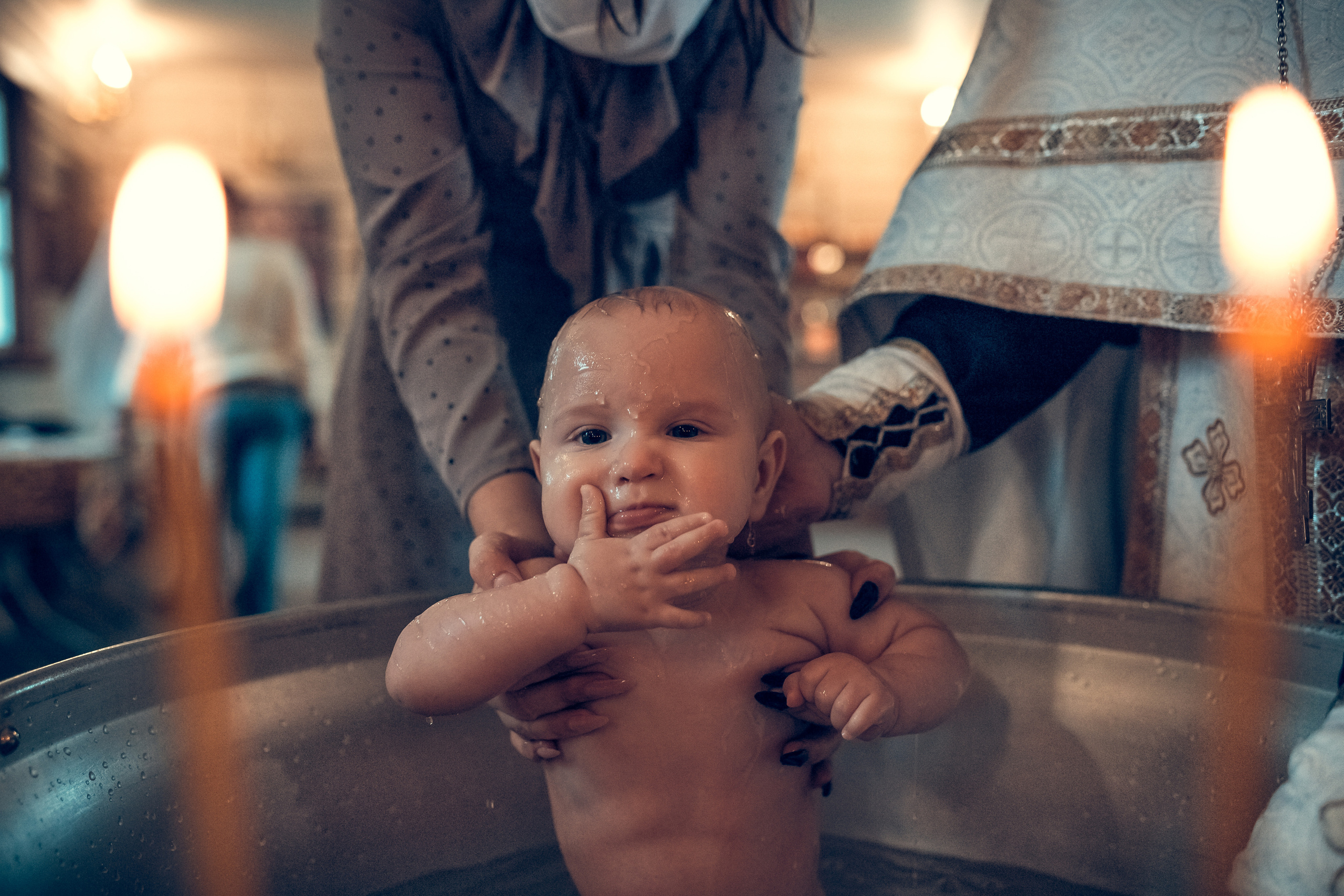 Крещение близнецов Артемия и Тимофея в храме Тихвинской иконы Божией Матери. Екатерина Крапивина фотограф церковных Таинств в Нижний Новгороде