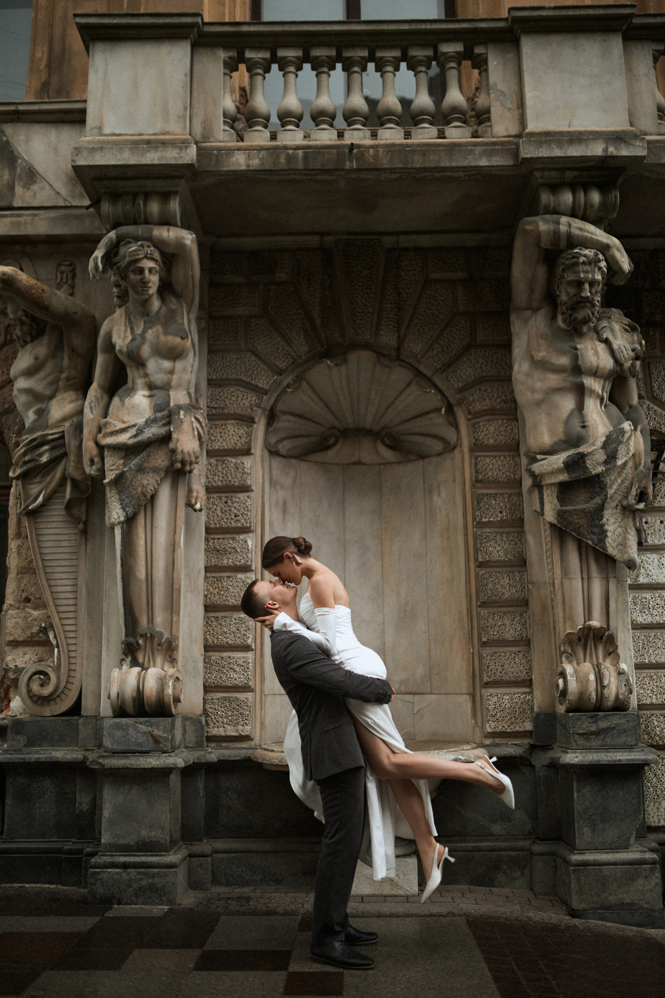 Свадьба в Питере на катере. Сестры Карабаза. Фотографы и ретушеры в Москве и Санкт-Петербурге