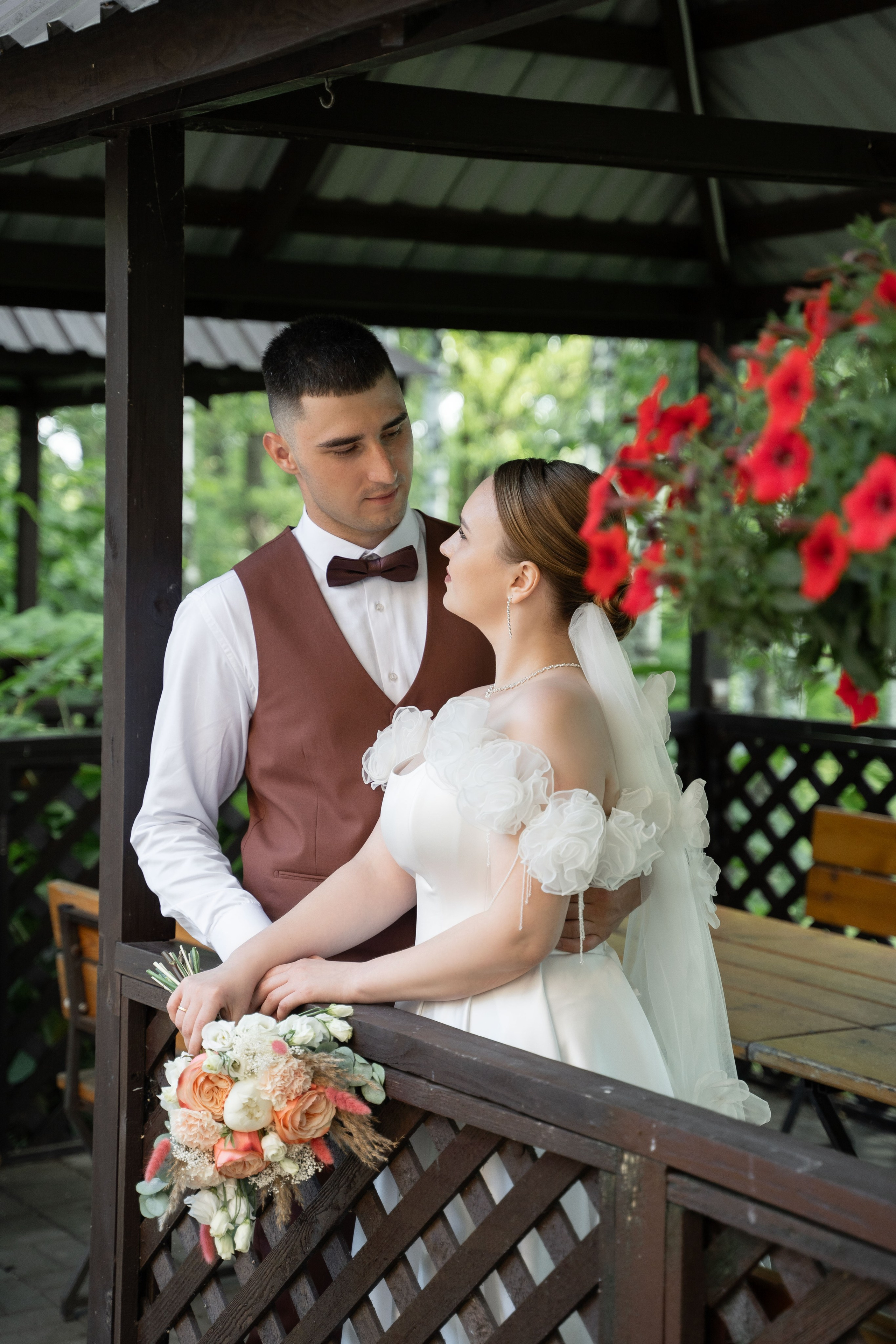 Арина и Даниил (г. Курск, Роща невест). Фотограф Вера Зверуго в Орле