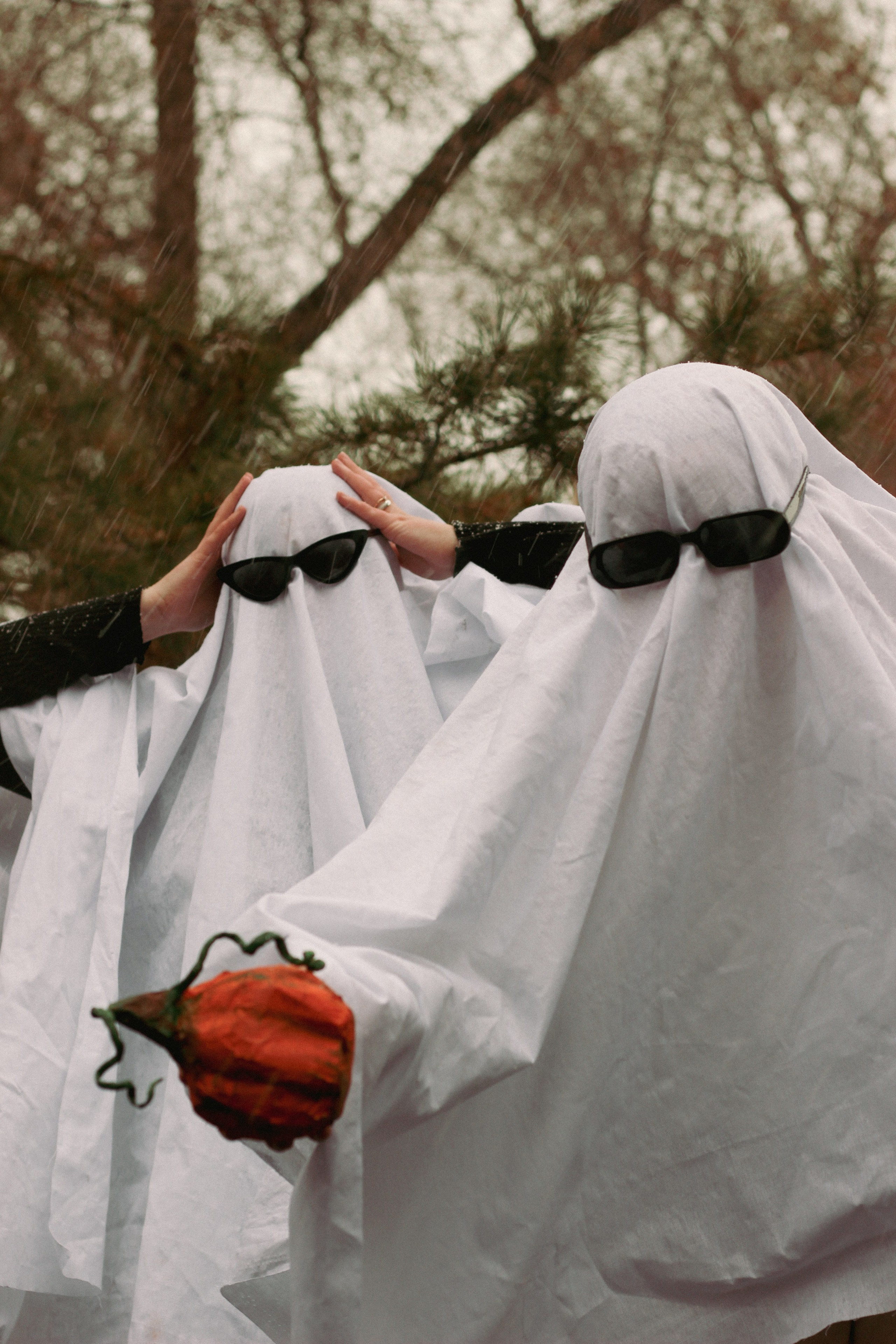 Милые привидения Алёна и Альбина. Фотограф Красноярск