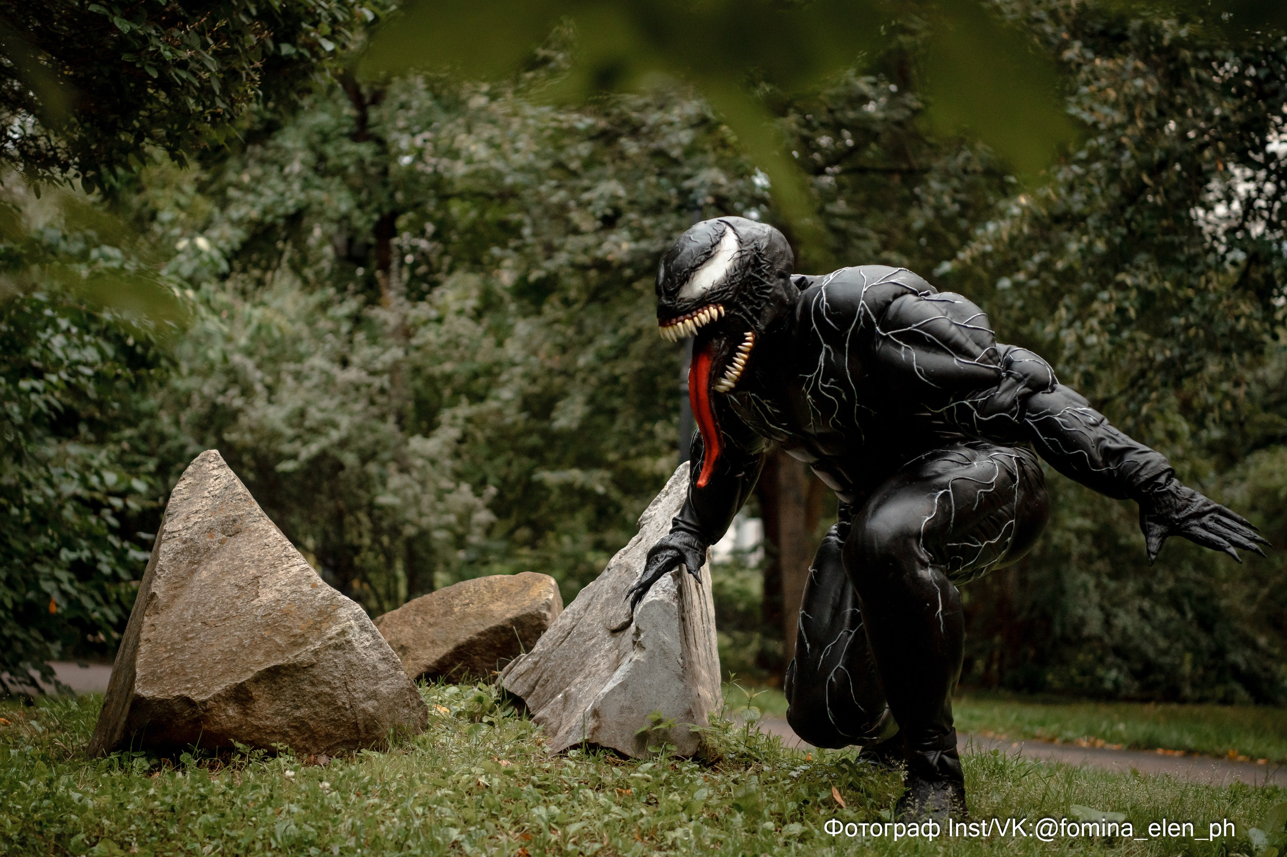 Человек паук и Веном в метро ЕКБ. Фомина Елена Свадебный и семейный фотограф