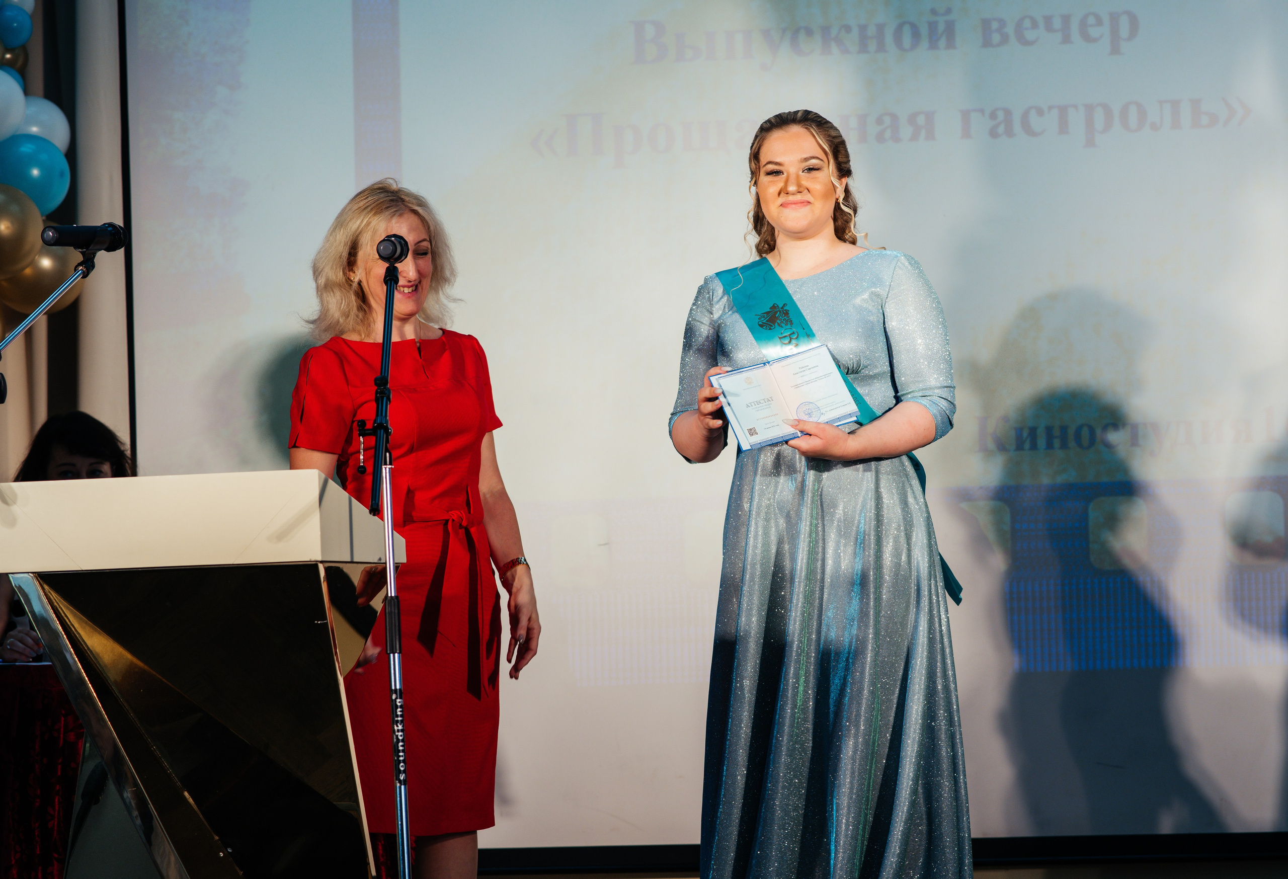 Вручение аттестатов. Выпускные альбомы в Подольске Москве и МО