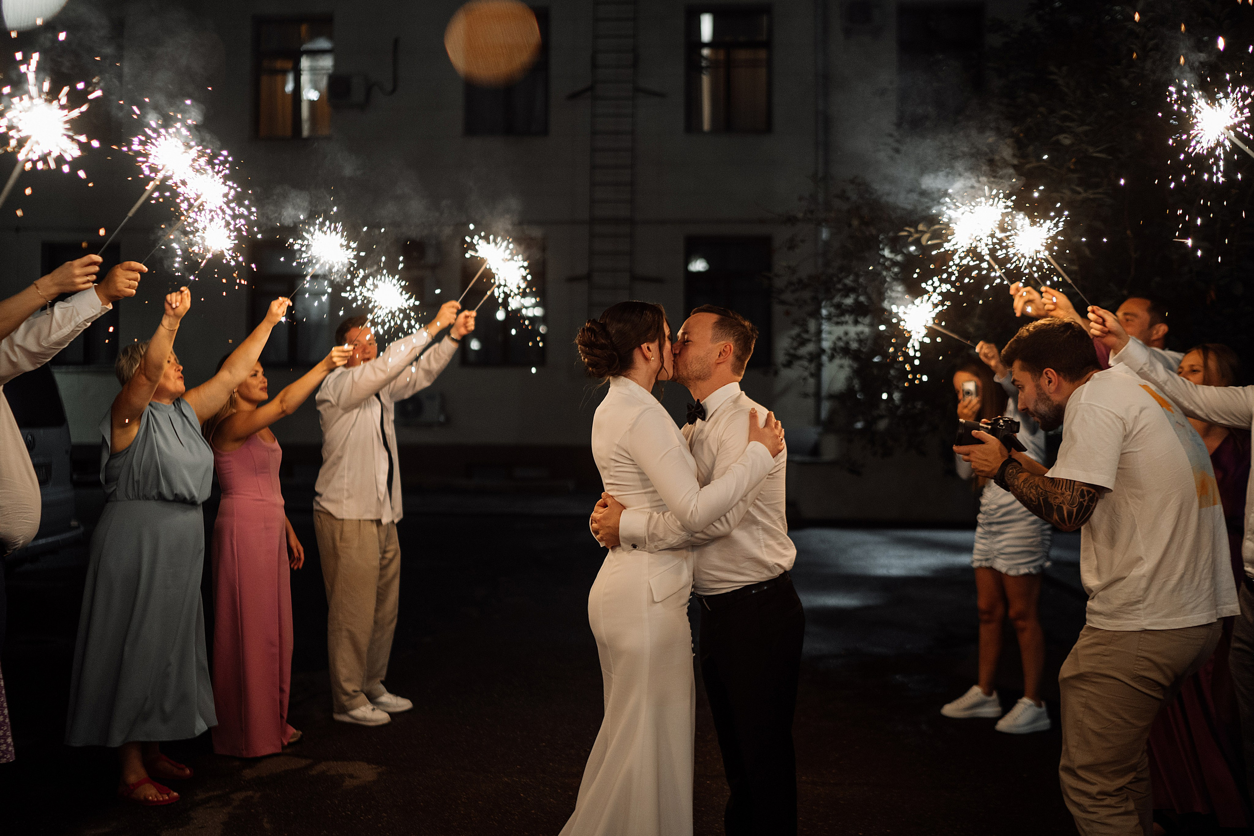 Сборы дома и прогулка на Патриках (полный день). Свадебный фотограф