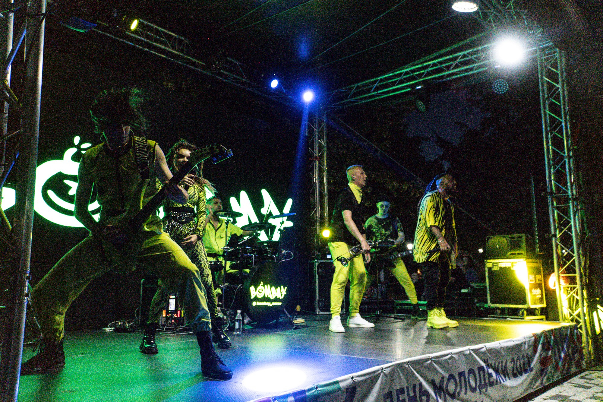 Концерт группы Бомбей. Репортажный, промышленный и маркетплейс-фотограф Дмитрий Чернат