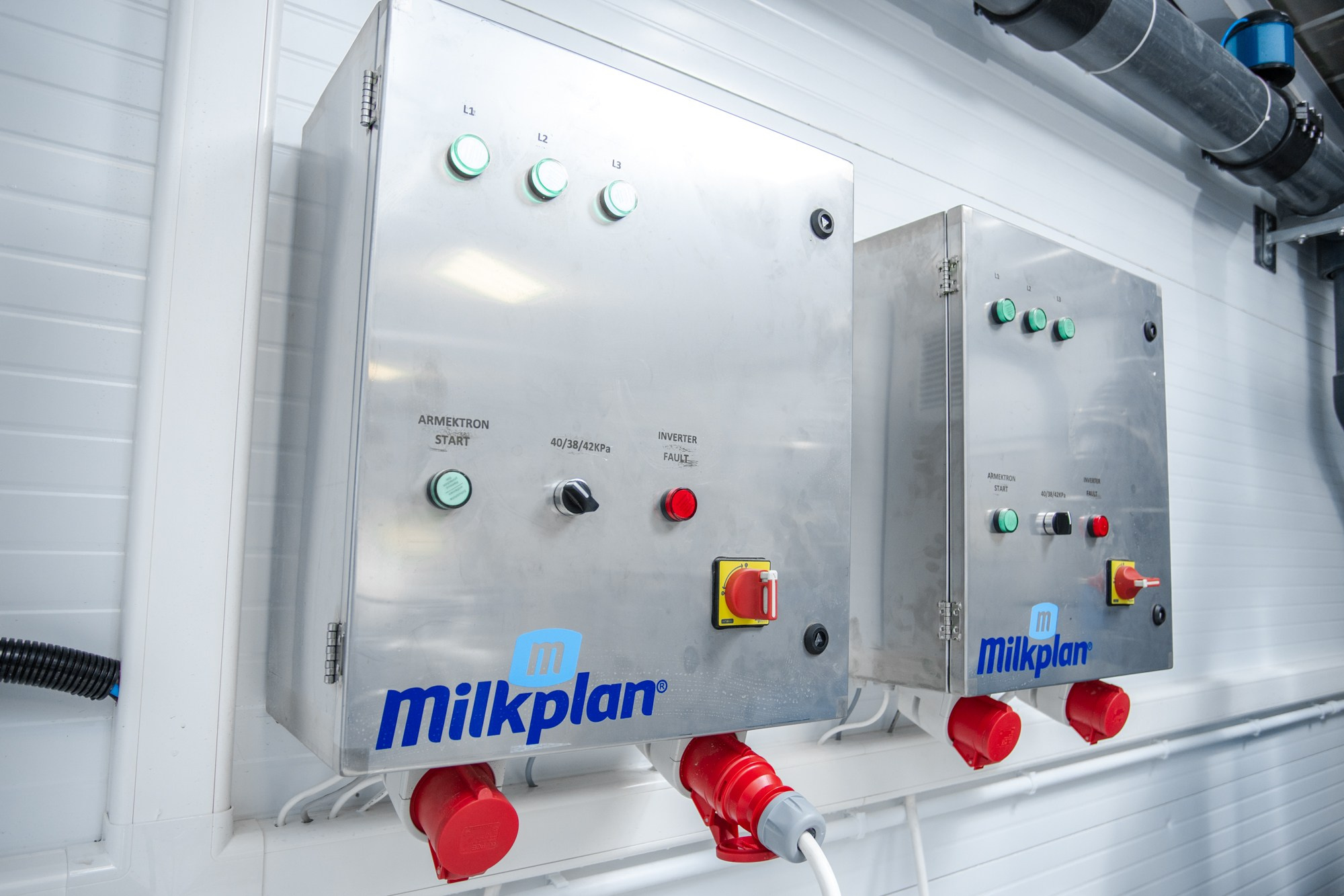 Оборудование хранения молока. Репортажный, промышленный и маркетплейс-фотограф Дмитрий Чернат