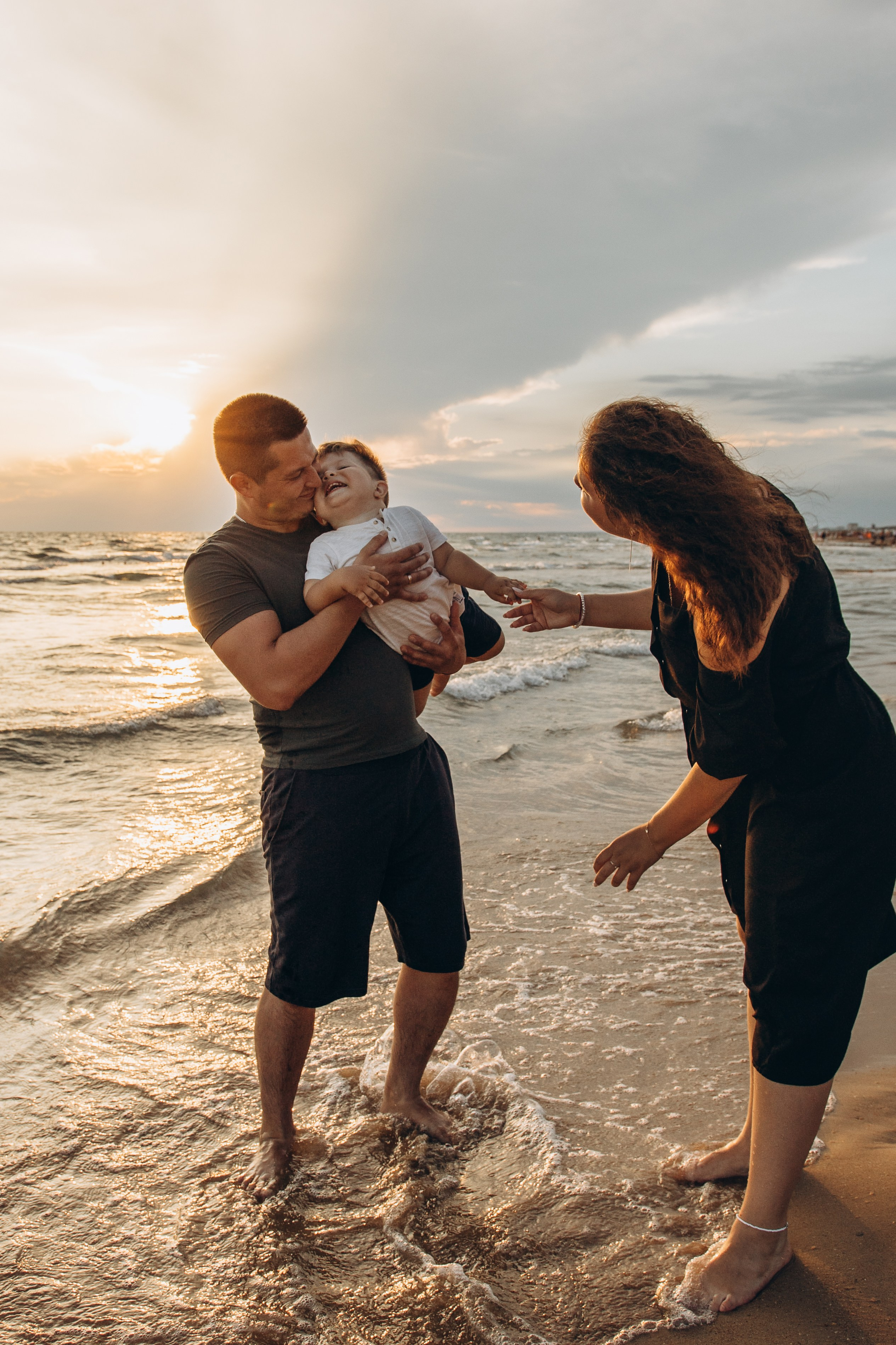 Михаил, Алена и Кирюша — встреча заката с любимыми. Семейный фотограф Новороссийск, Анапа, Геленджик — Юлия Давыдова