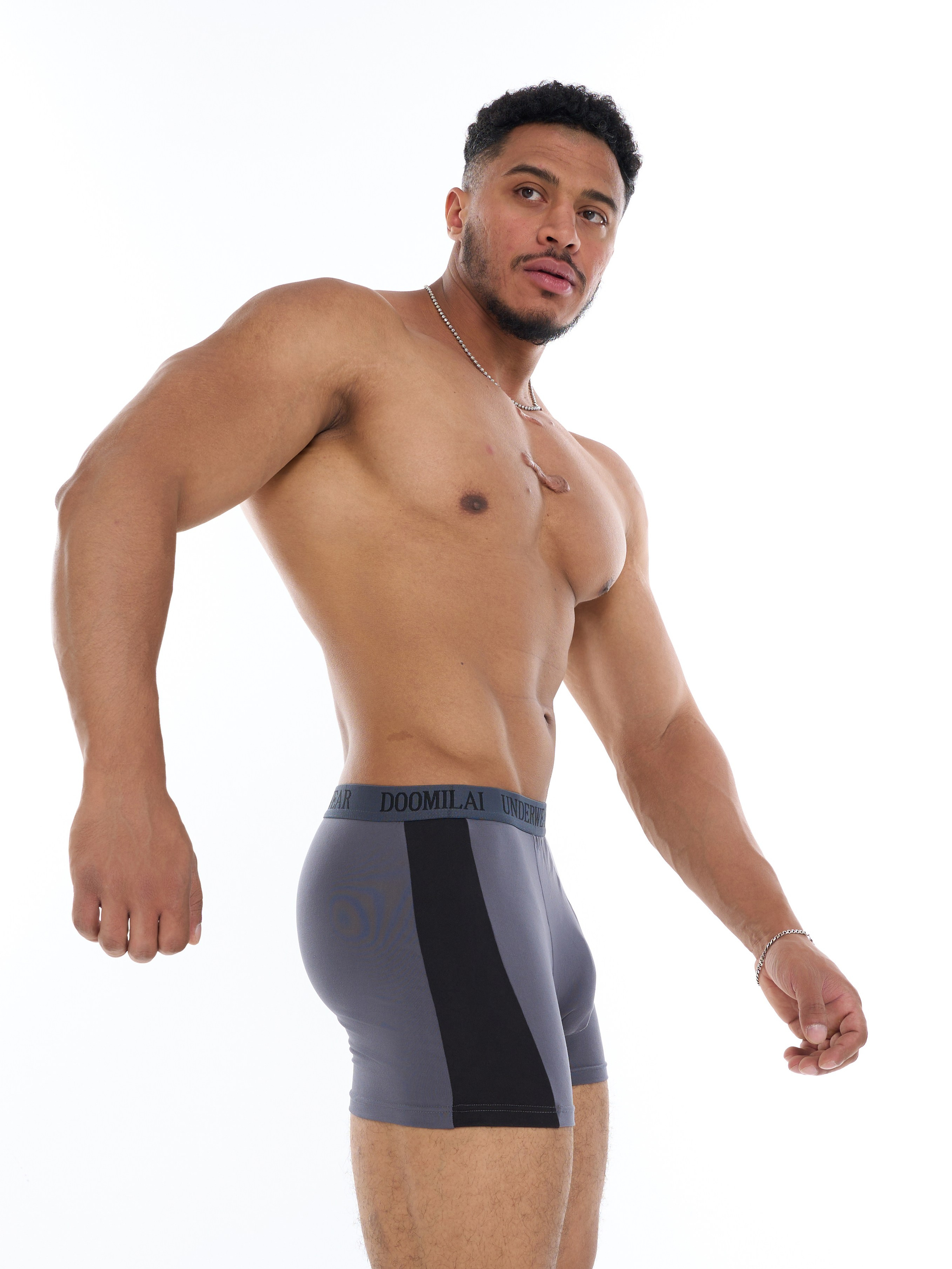 Фотомодель для маркетплейсов Омар. Фотосъёмка для марктеплейсов Studio 11.11