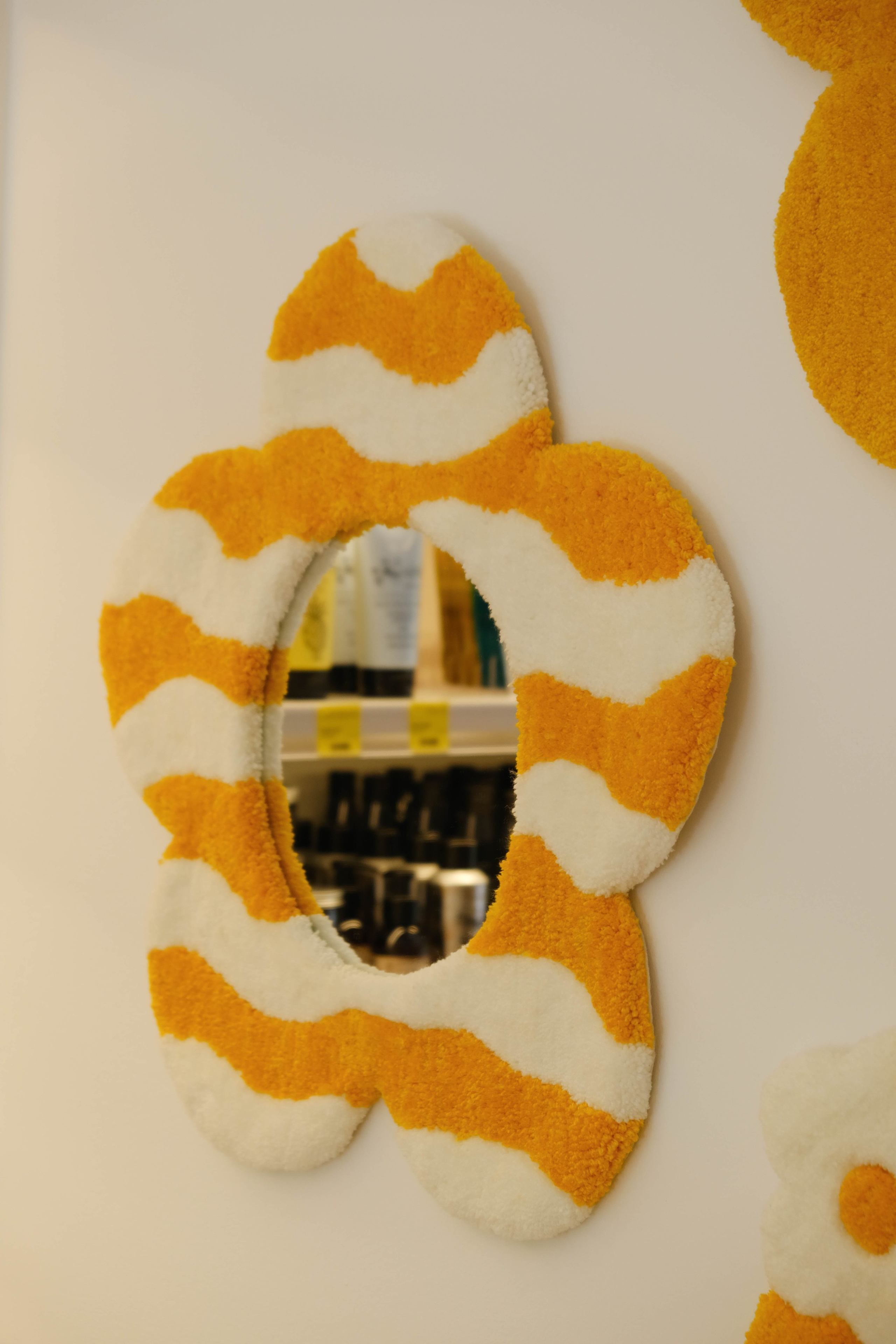 Яркий дизайн для магазина косметики в центре Белграда. Дизайн интерьеров по всему миру