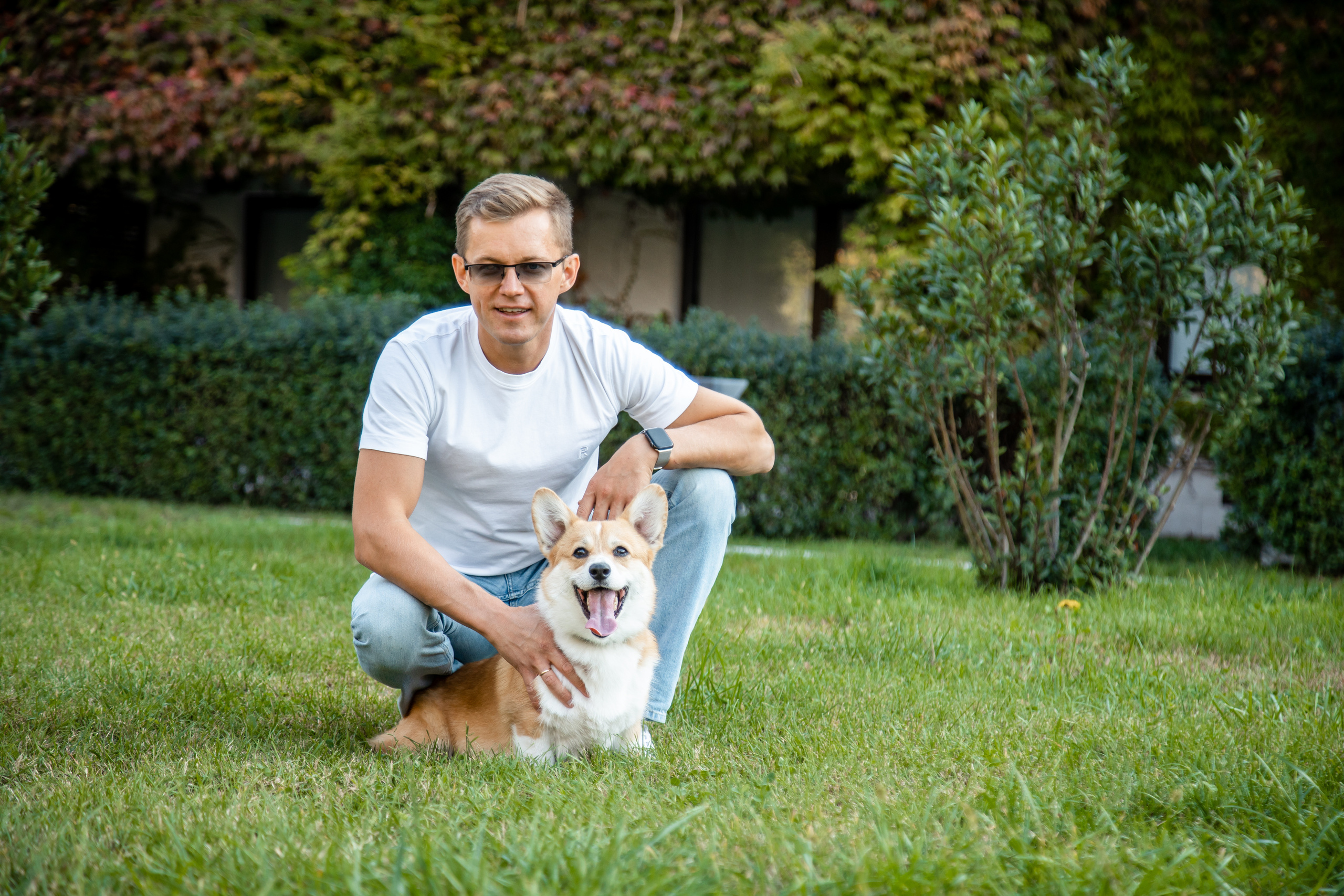 Федор, Алена, Родион, Арина и Тая и песик корги. Фотограф в Сочи. Свадебная видеосъемка Сочи