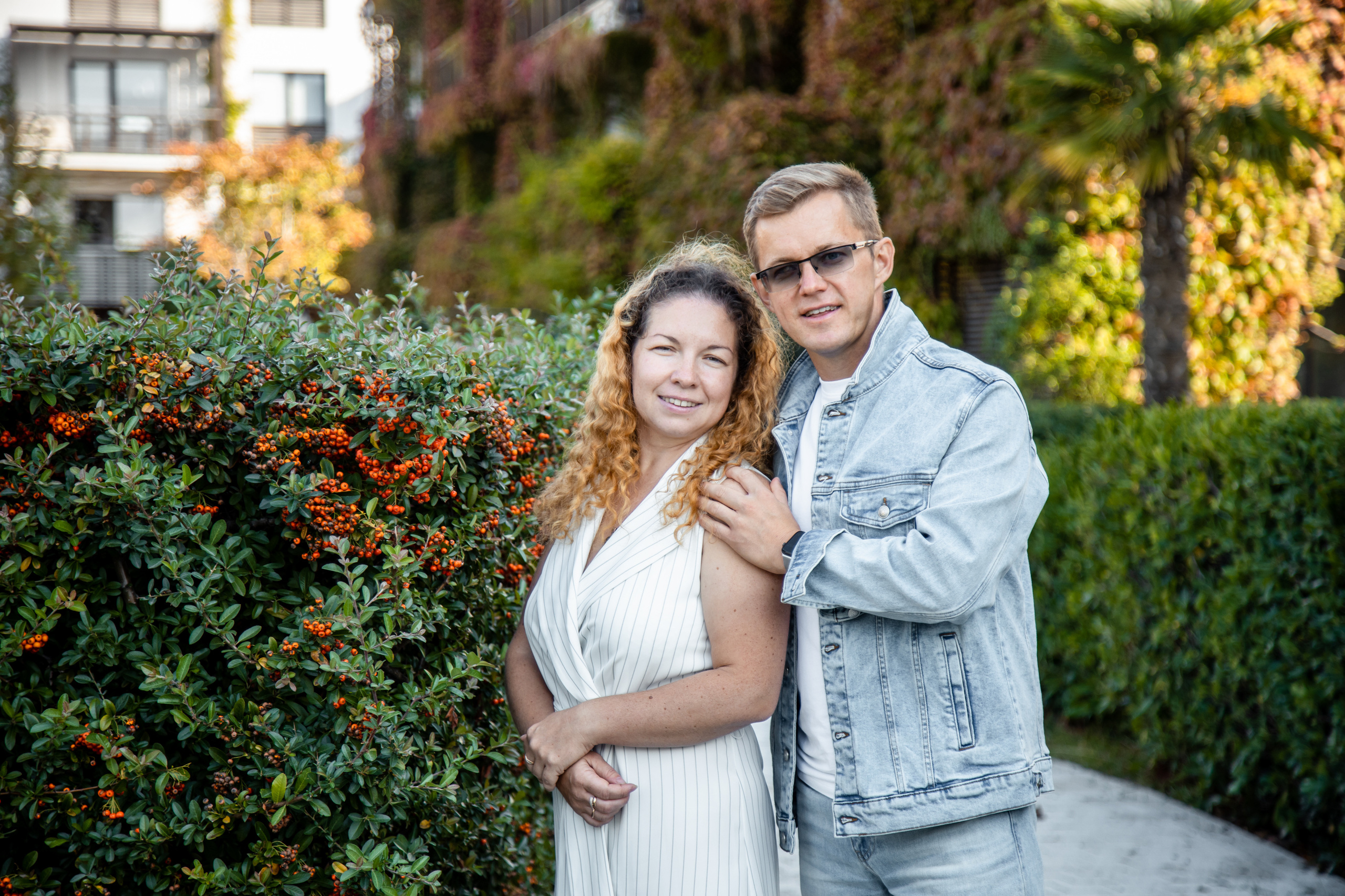 Федор, Алена, Родион, Арина и Тая и песик корги. Фотограф в Сочи. Свадебная видеосъемка Сочи