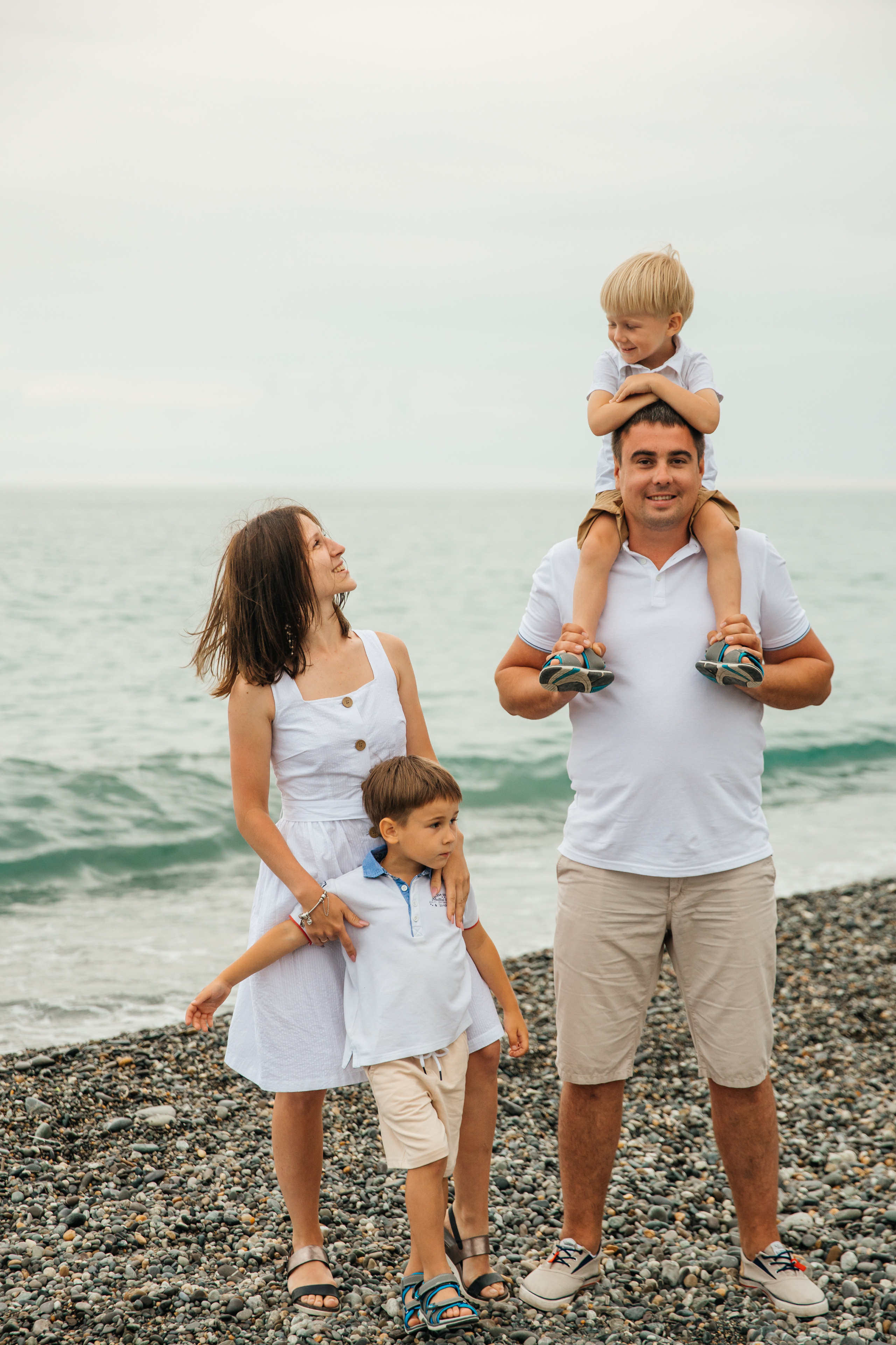 Дмитрий, Влада и дети у моря. Фотограф в Сочи. Свадебная видеосъемка Сочи