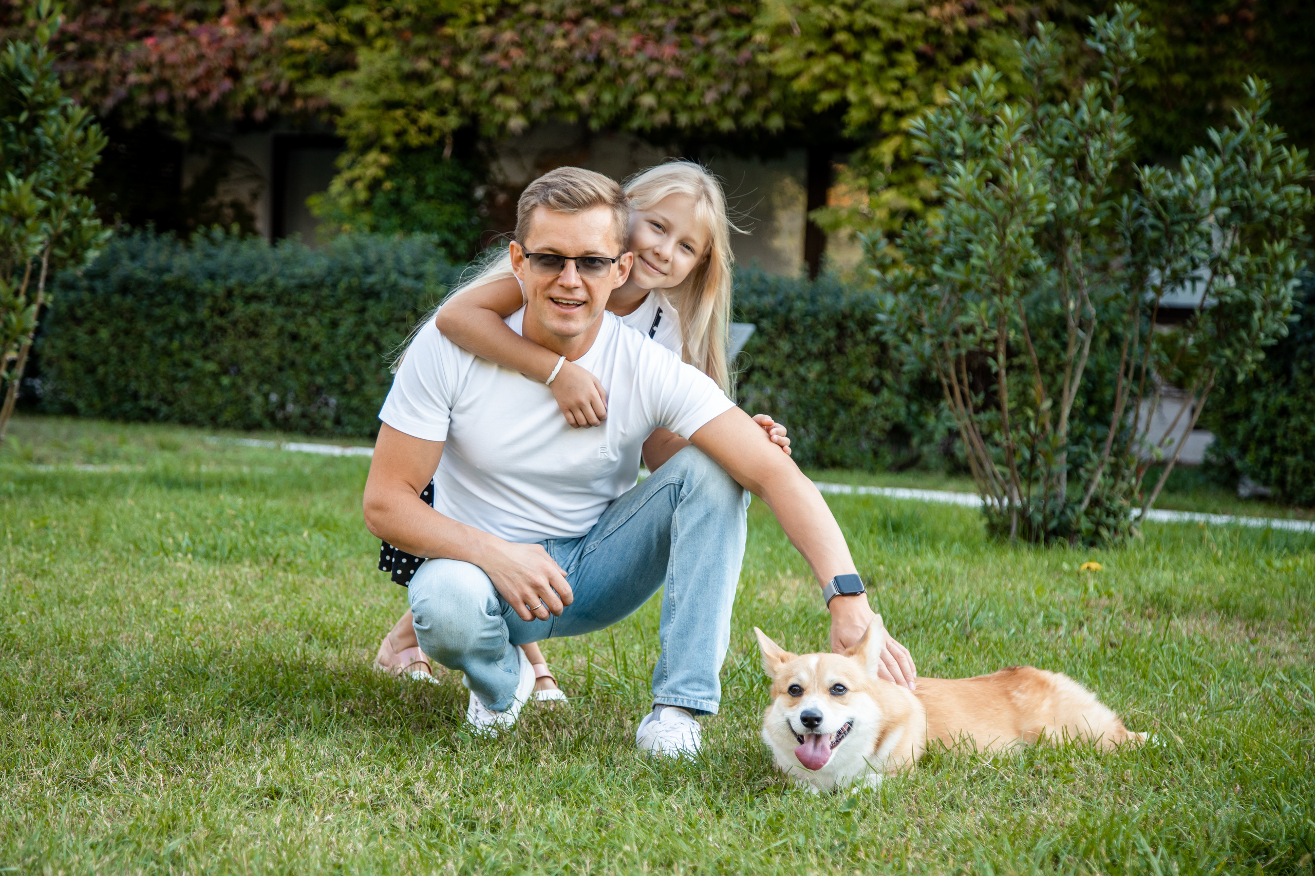 Федор, Алена, Родион, Арина и Тая и песик корги. Фотограф в Сочи. Свадебная видеосъемка Сочи
