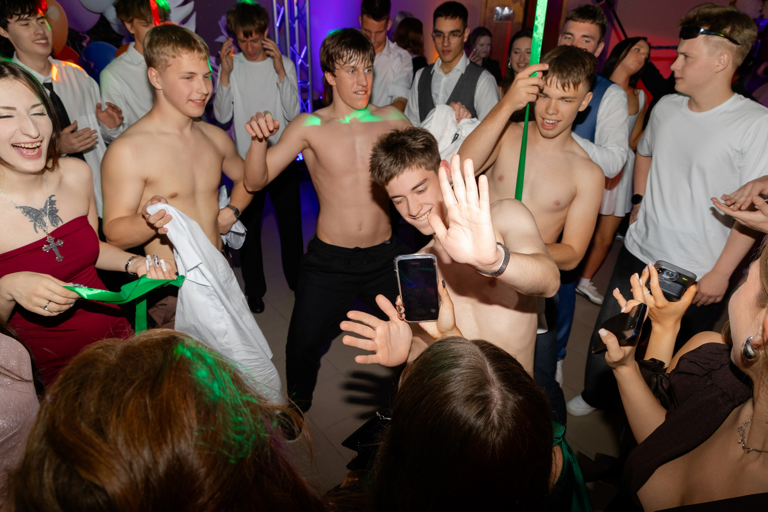 Школьный выпускной 2025 год в Минске, Беларуси. Свадебный фотограф в Минске/Беларуси Сергей Спиридонов