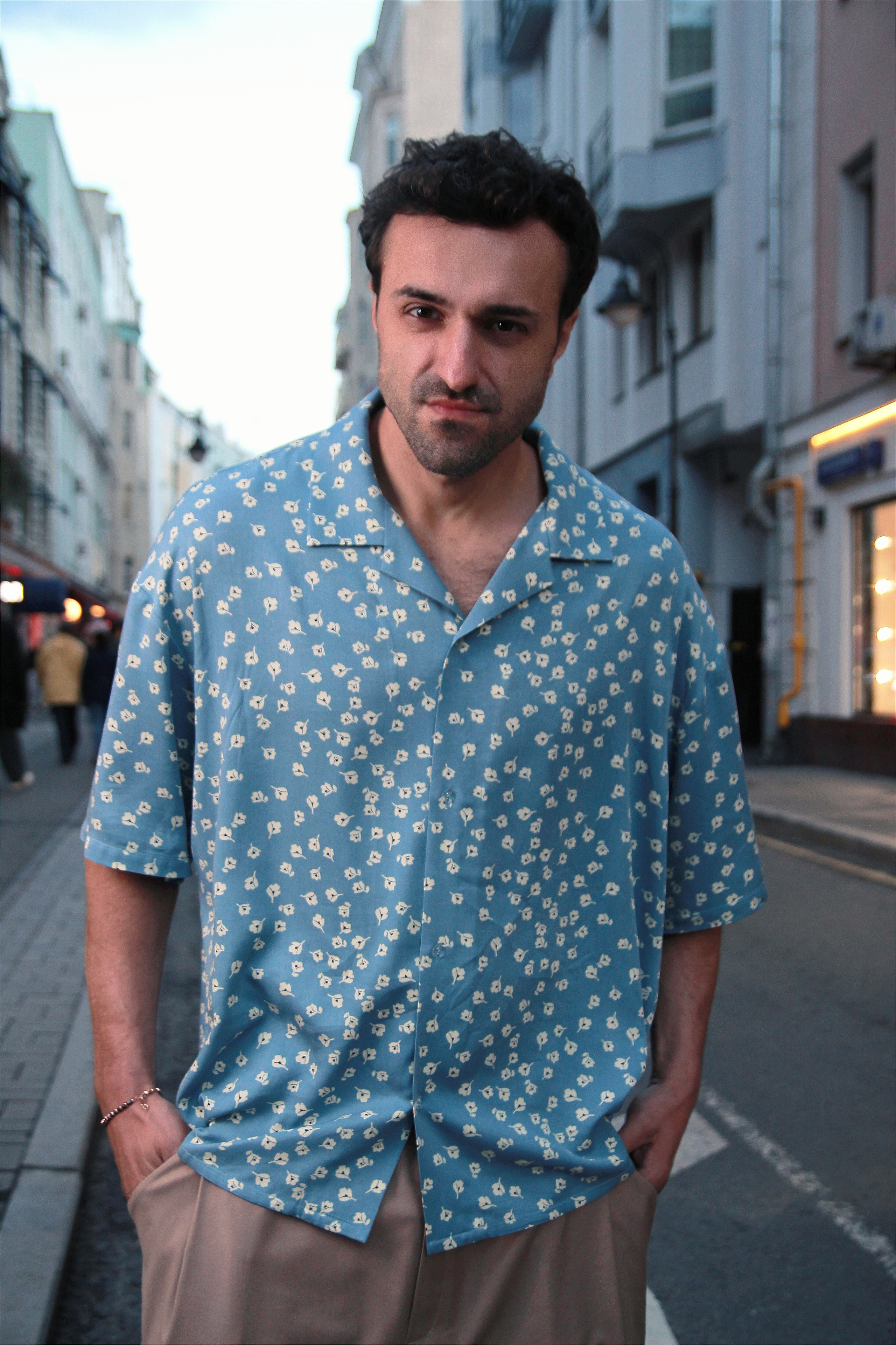 Мужской портрет. Контакты