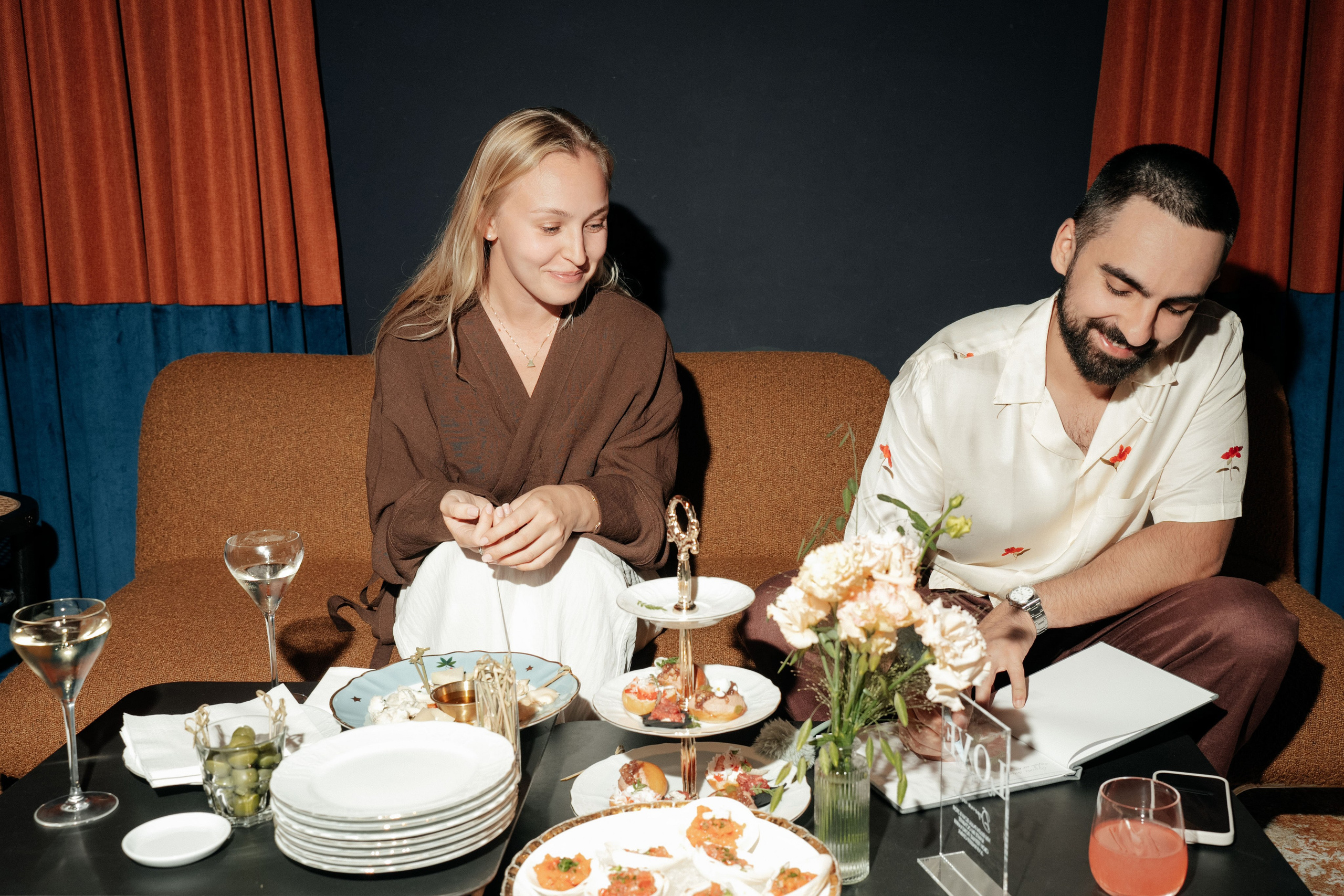 Свадебный ужин в кругу друзей/ ресторан Мина. Свадебный фотограф Москва Александра Аверкова