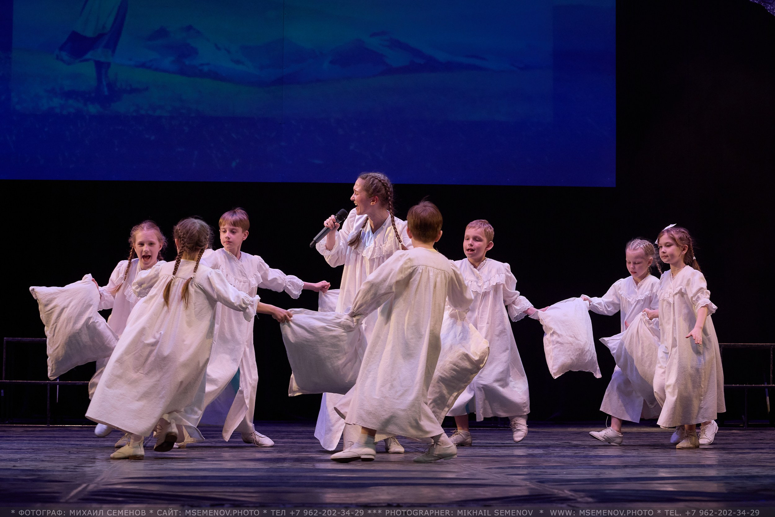 Концерт «Веселая семейка». Photographer for business Mikhail Semenov. Aqua photo studio, photo school