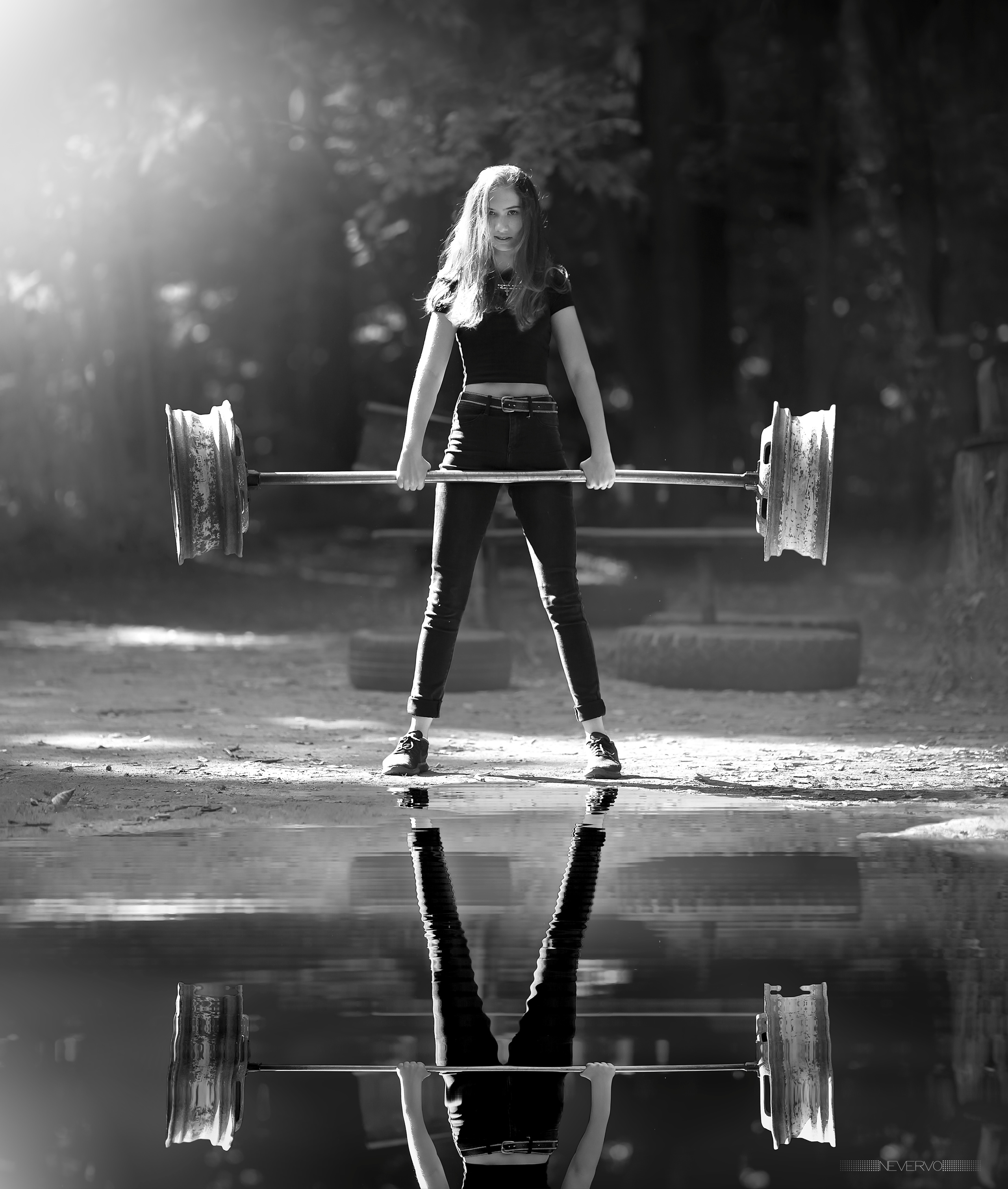 Черно-белая фотосъемка. B&W съемка в Москве. ЧБ фотограф Олег Голишник. Арт-фотограф Олег Голишников. Творческая мастерская