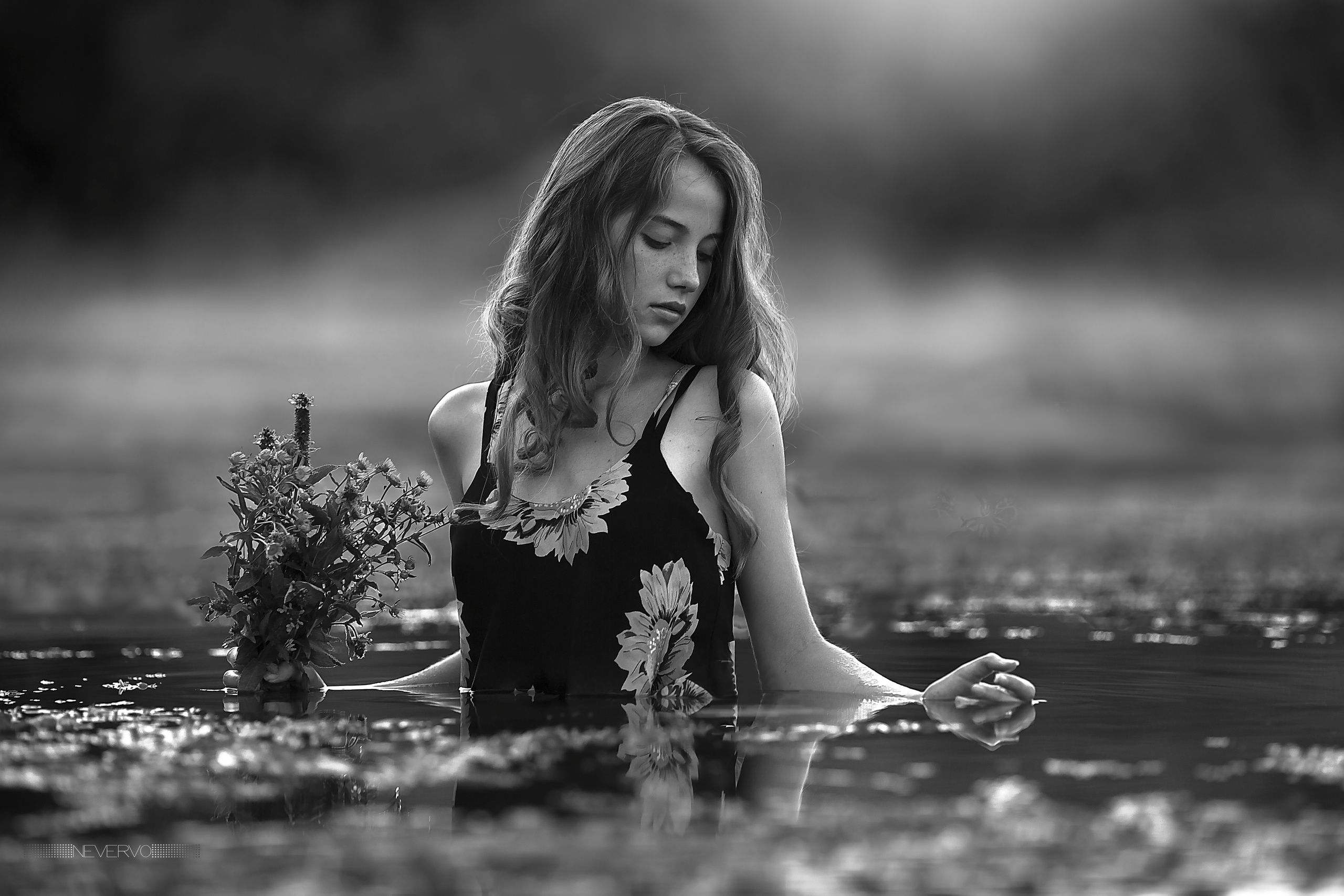 Черно-белая фотосъемка. B&W съемка в Москве. ЧБ фотограф Олег Голишник. Арт-фотограф Олег Голишников. Творческая мастерская