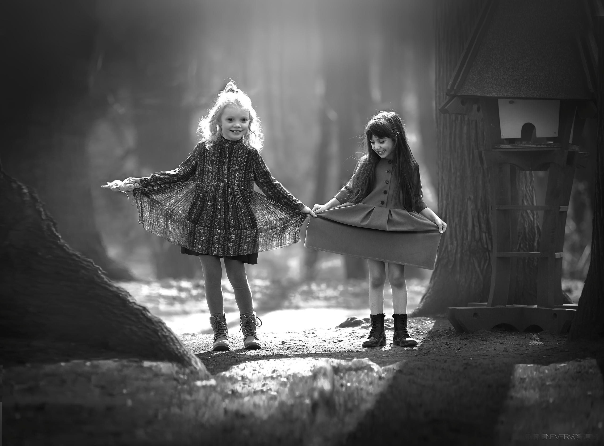 Черно-белая фотосъемка. B&W съемка в Москве. ЧБ фотограф Олег Голишник. Арт-фотограф Олег Голишников. Творческая мастерская