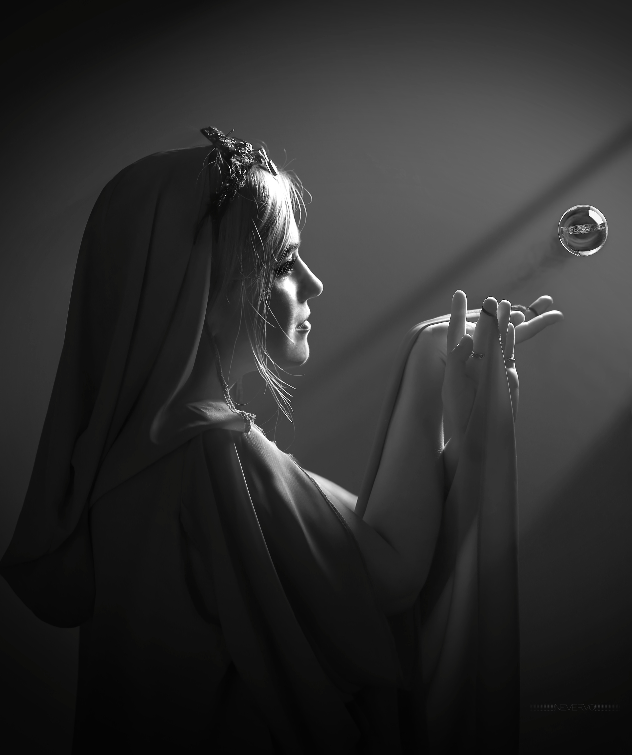 Черно-белая фотосъемка. B&W съемка в Москве. ЧБ фотограф Олег Голишник. Арт-фотограф Олег Голишников. Творческая мастерская