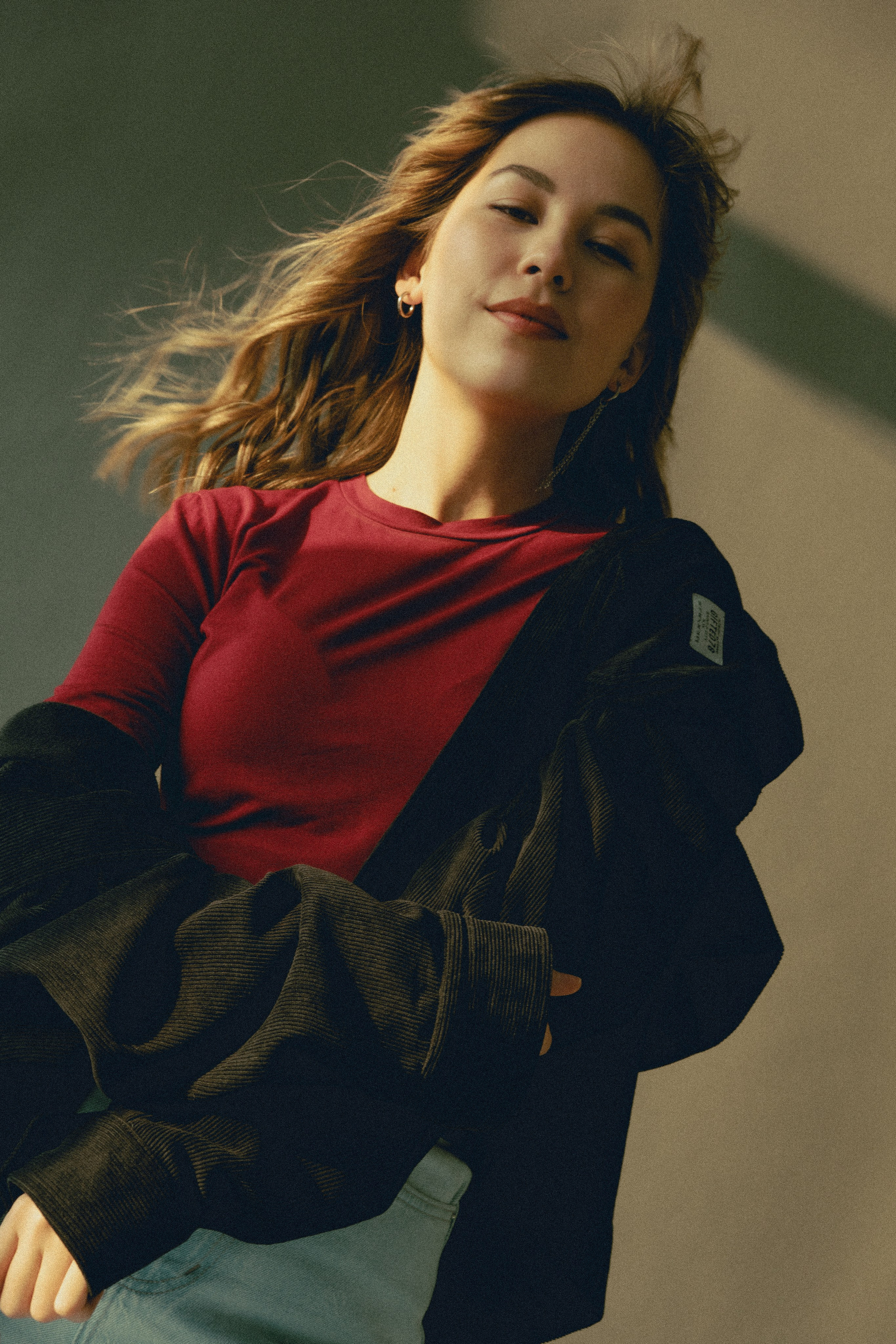 Женский портрет в студии — естественный и искусственный свет. Фотограф в Хабаровске Дмитрий Лемешков