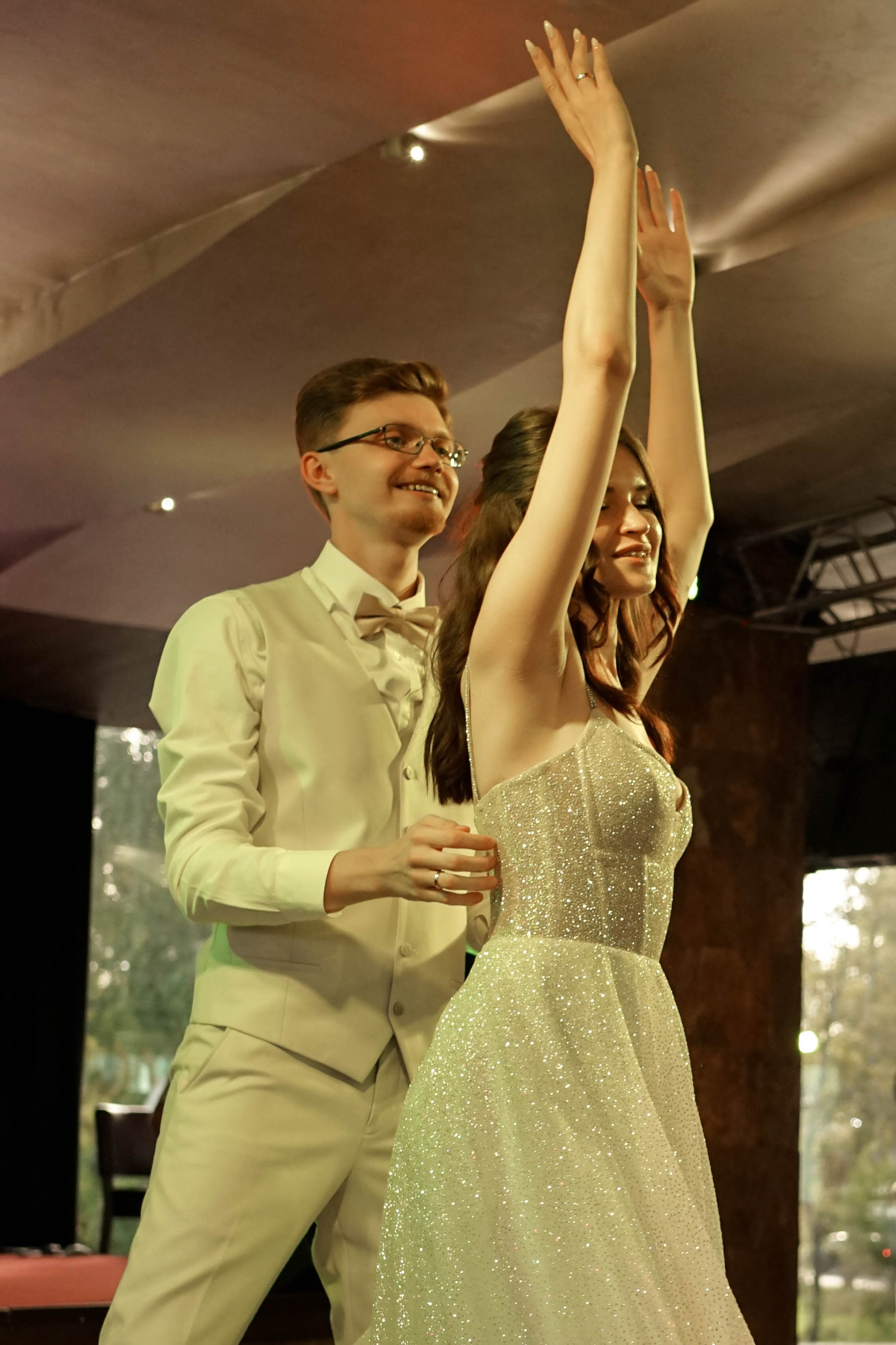 Яна и Никита: сборы в отеле, регистрация и банкет. Фотограф в Иркутске