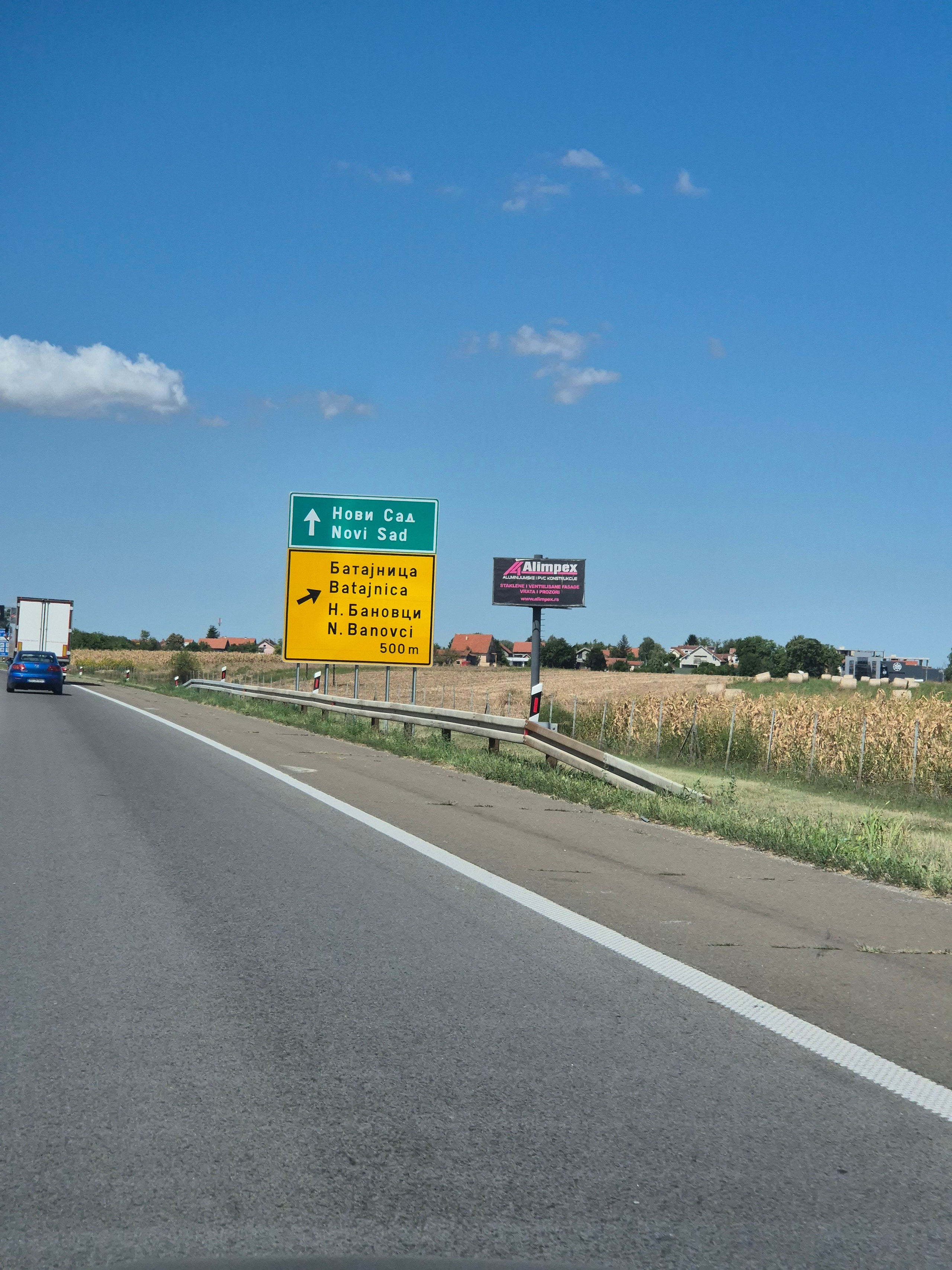По дороге из аэропорта поворот на городочек Батайница. Не Мокрый Батай, и даже не Батайск. Почитали про него и решили не тратить время